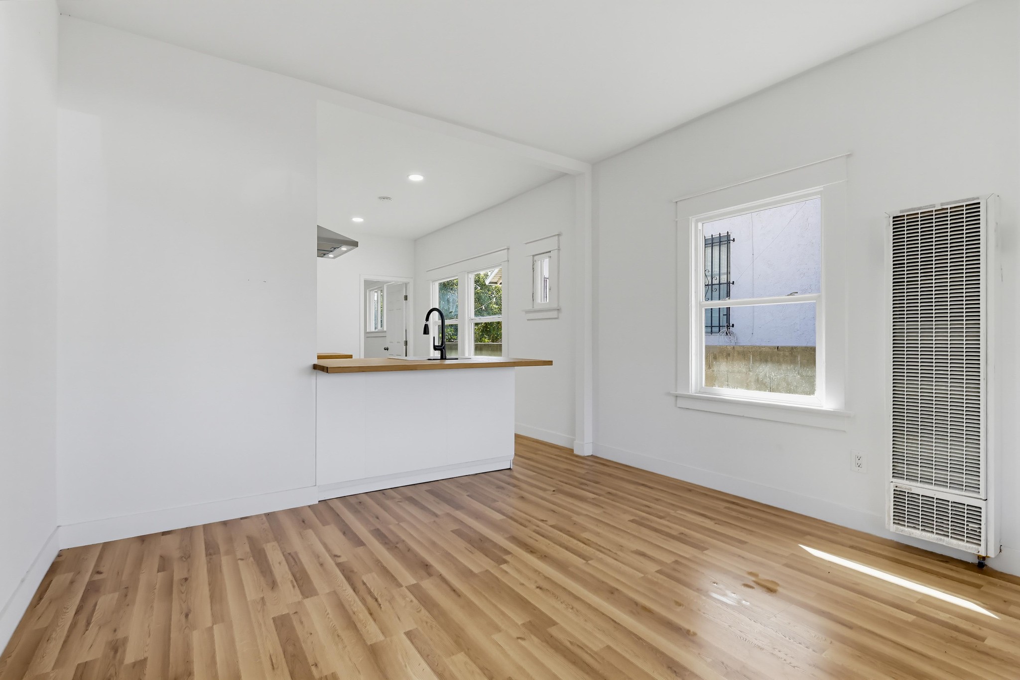 Virtual tour photo 39 of 85 for 1344 E 43rd Pl