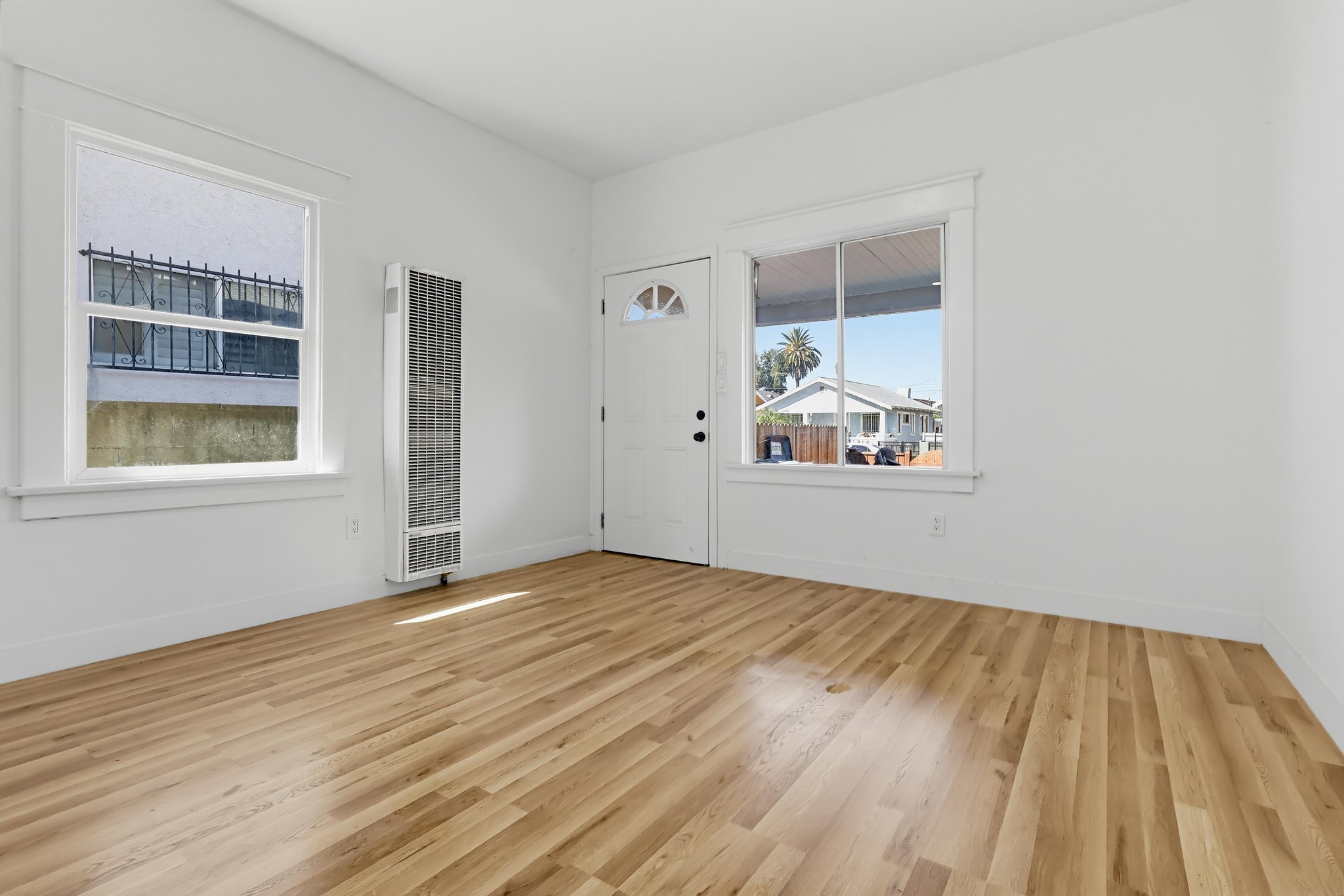 Virtual tour photo 40 of 85 for 1344 E 43rd Pl