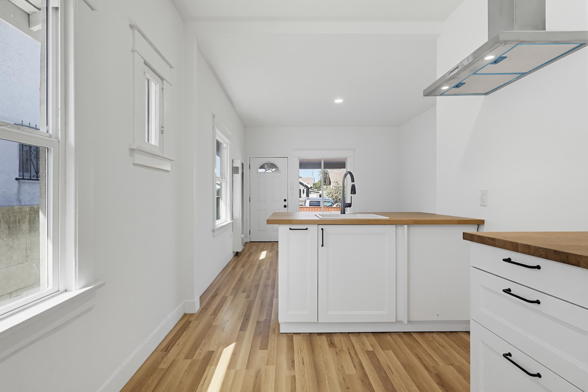 Virtual tour photo 46 of 85 for 1344 E 43rd Pl