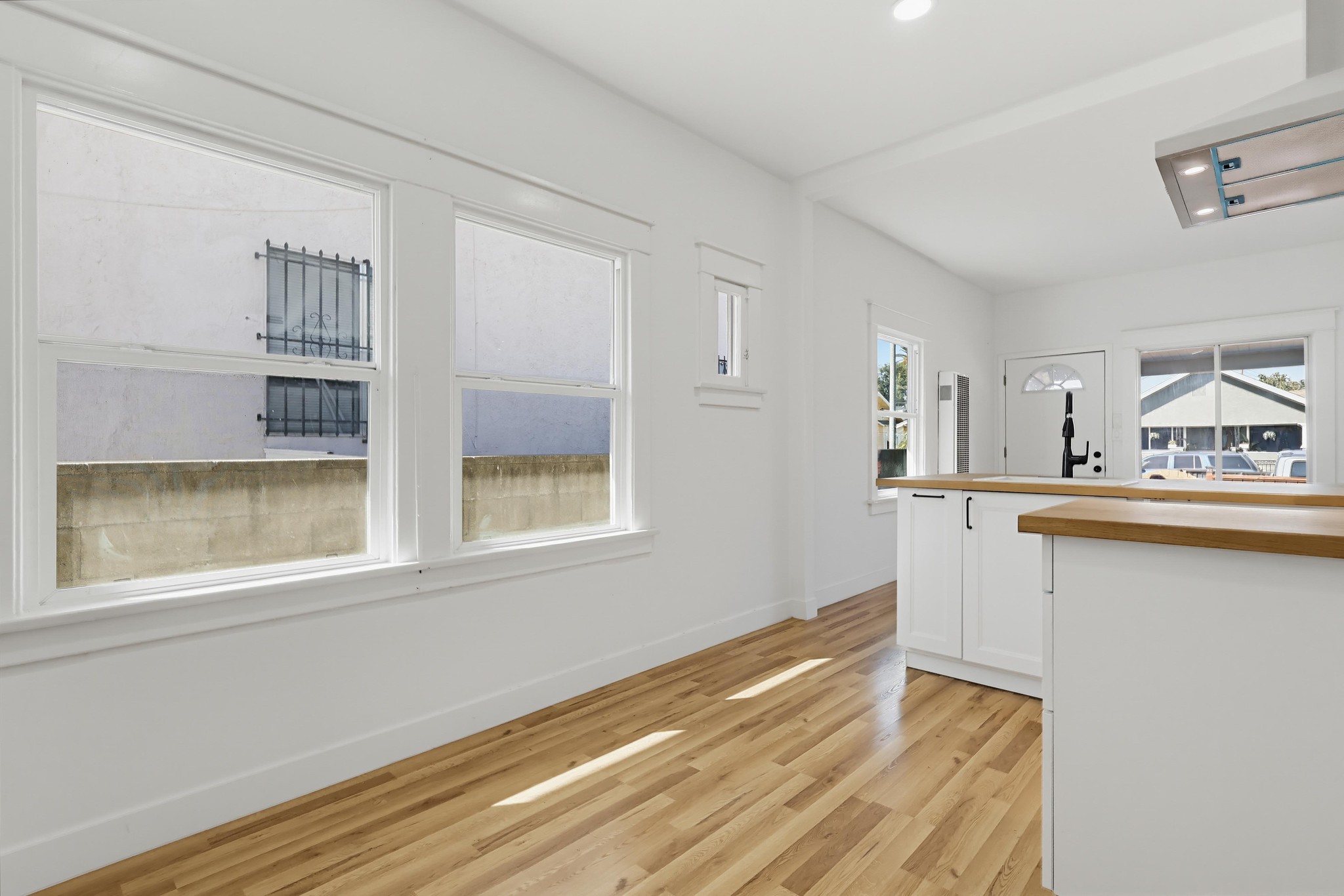 Virtual tour photo 49 of 85 for 1344 E 43rd Pl