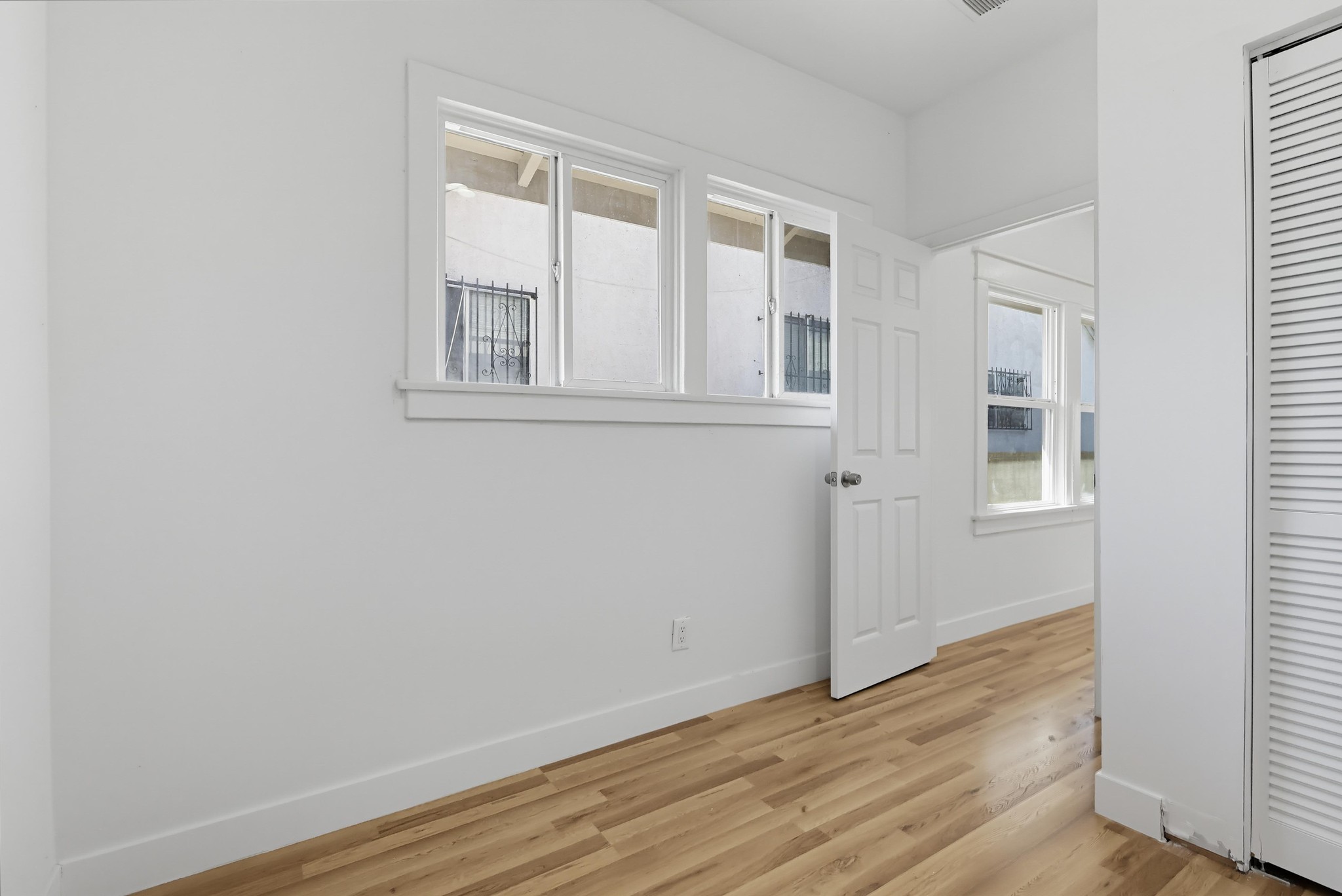 Virtual tour photo 51 of 85 for 1344 E 43rd Pl