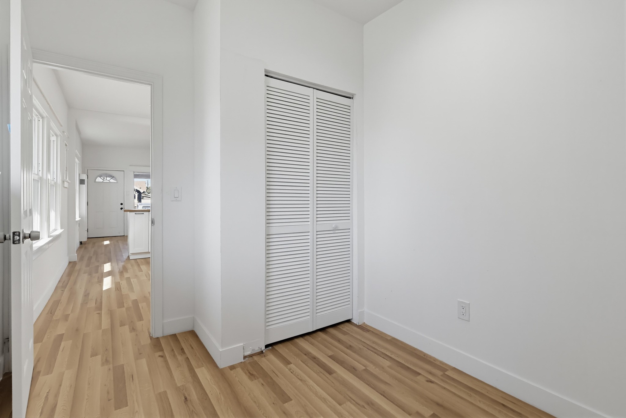 Virtual tour photo 52 of 85 for 1344 E 43rd Pl