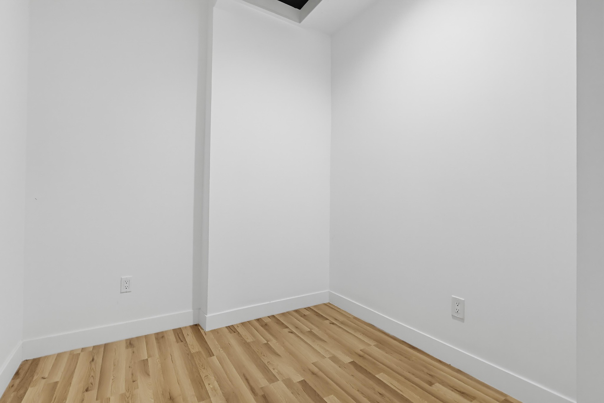 Virtual tour photo 53 of 85 for 1344 E 43rd Pl