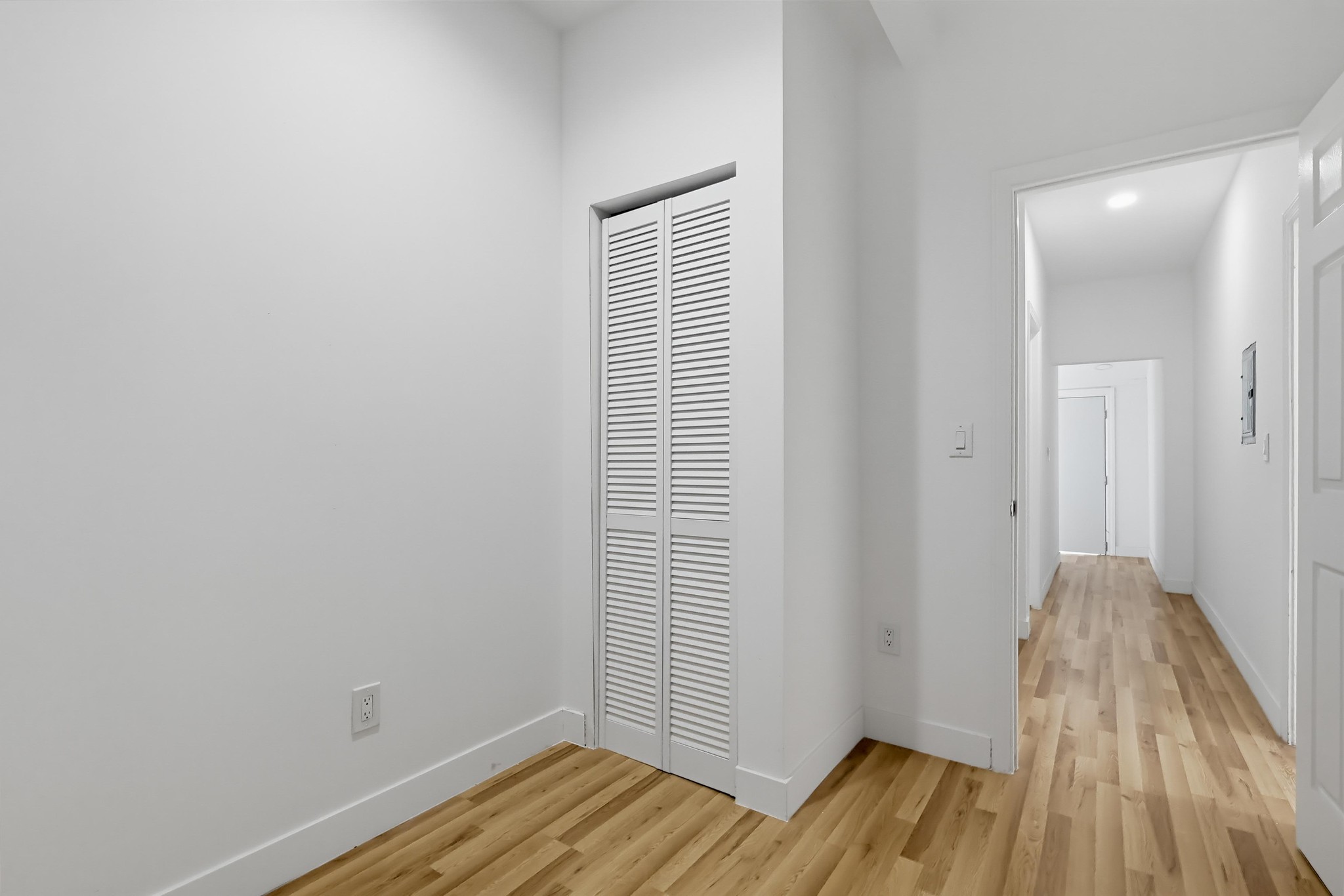 Virtual tour photo 56 of 85 for 1344 E 43rd Pl
