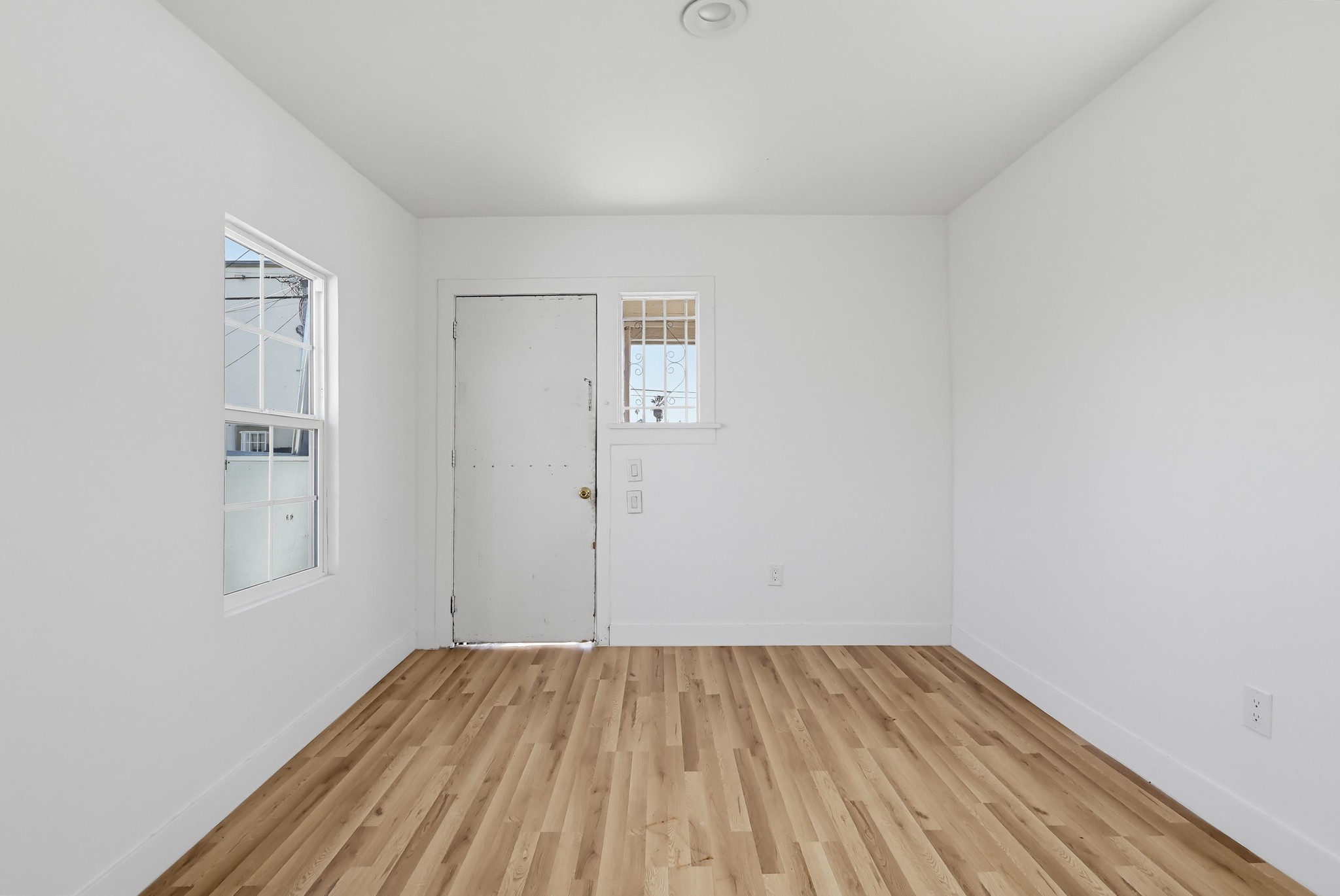 Virtual tour photo 73 of 85 for 1344 E 43rd Pl