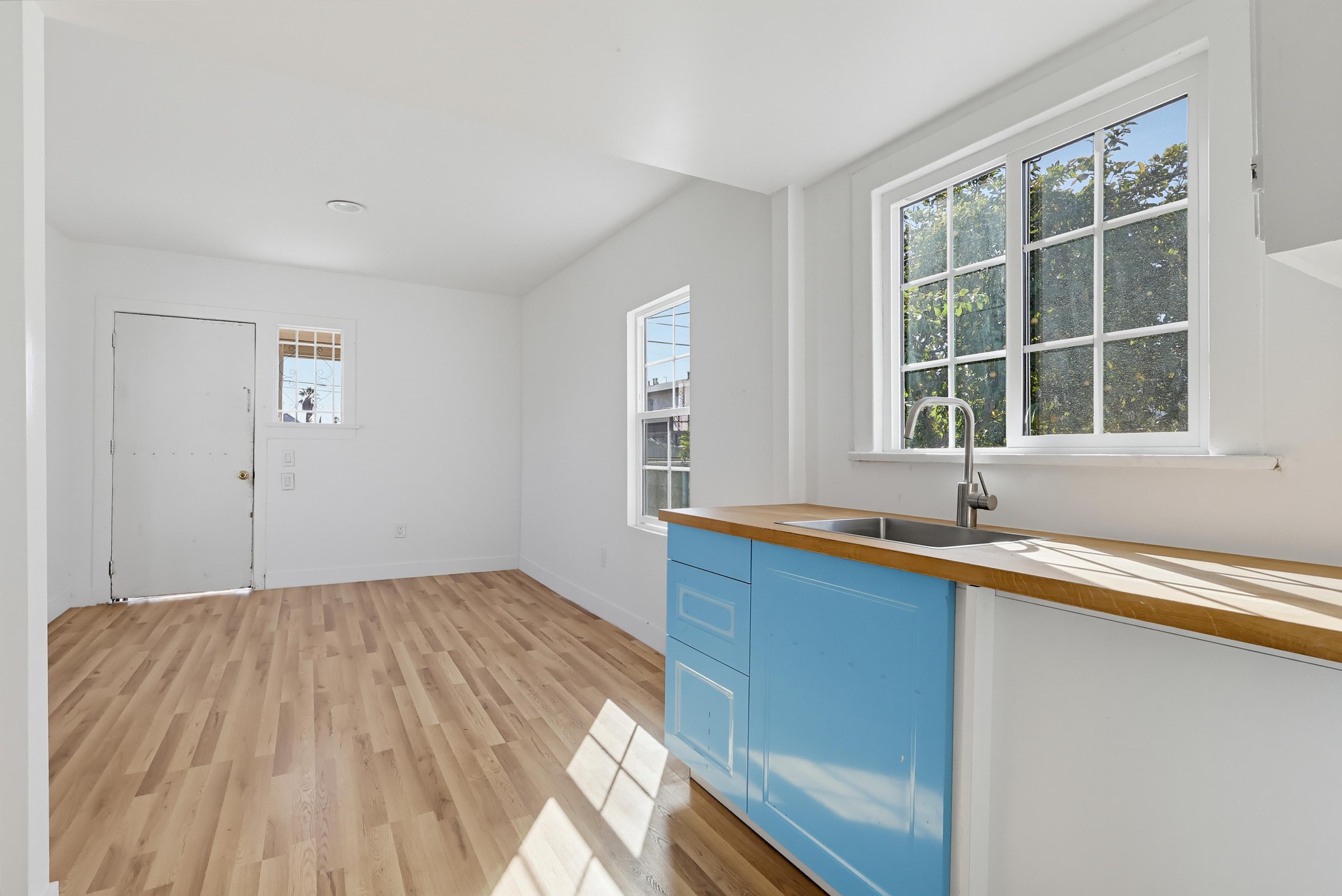 Virtual tour photo 79 of 85 for 1344 E 43rd Pl