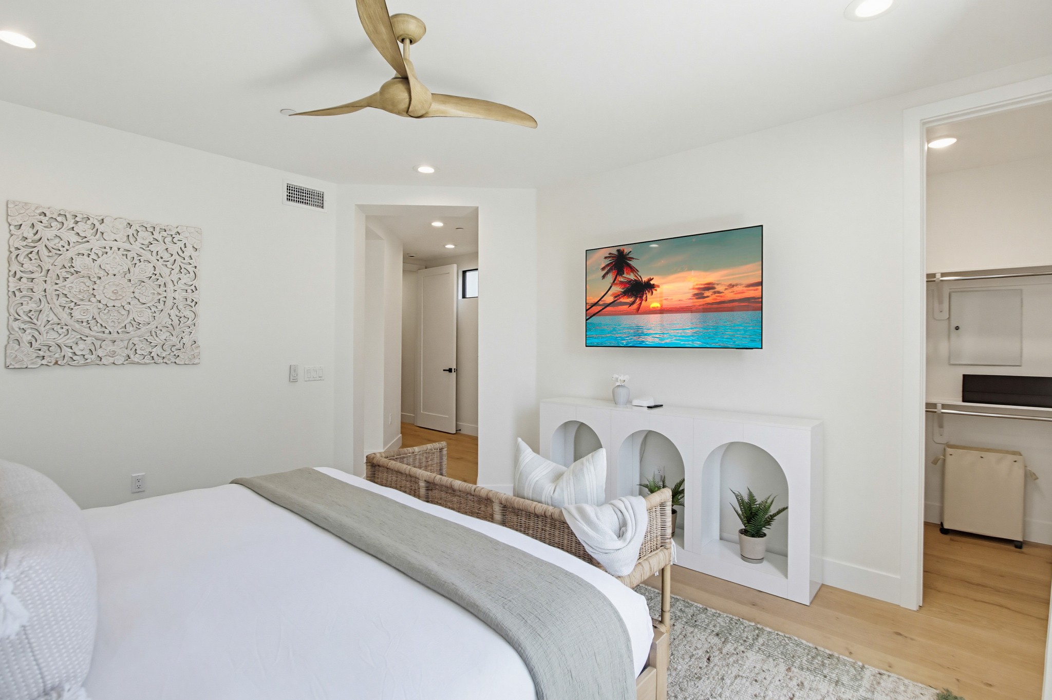 Virtual tour photo 42 of 72 for 1345 Thomas Ave