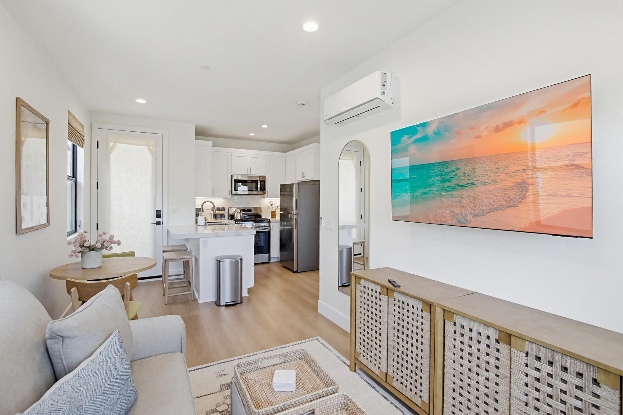 Virtual tour photo 9 of 23 for 1347 Thomas Ave