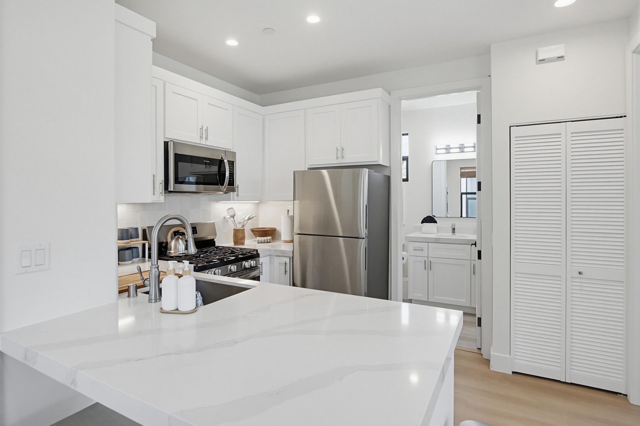 Virtual tour photo 11 of 23 for 1347 Thomas Ave