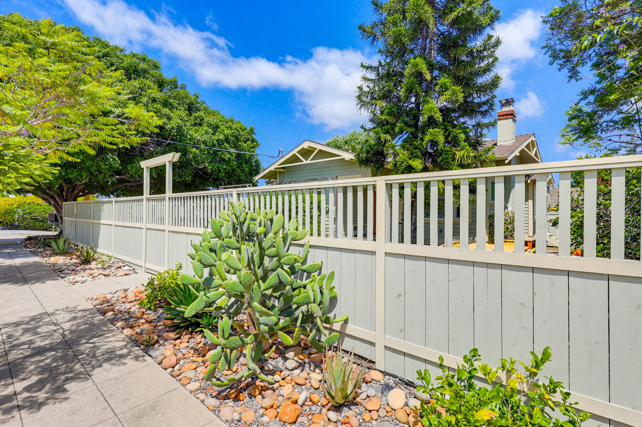 Virtual tour photo 3 of 73 for 1353 Edgemont St