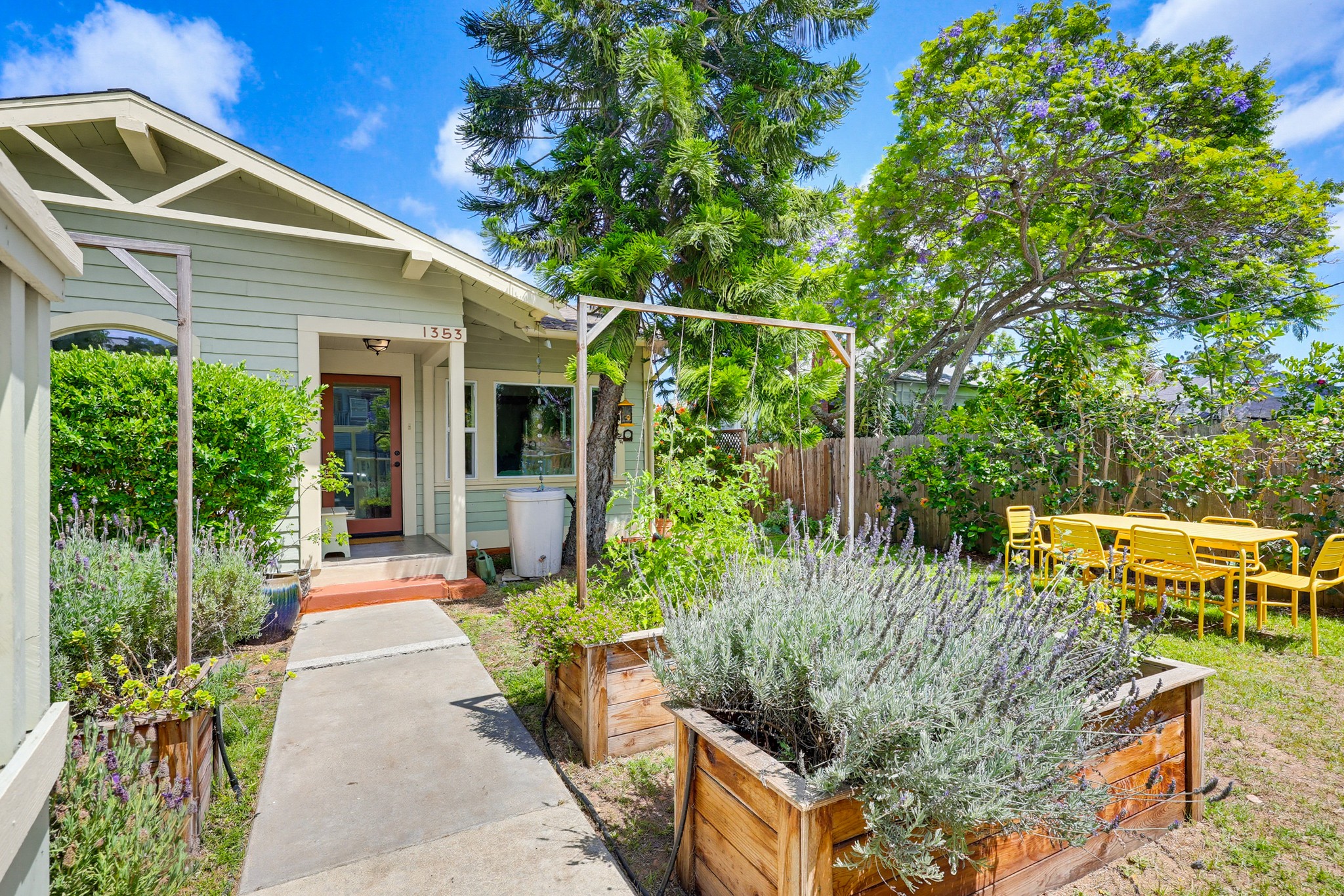 Virtual tour photo 5 of 73 for 1353 Edgemont St