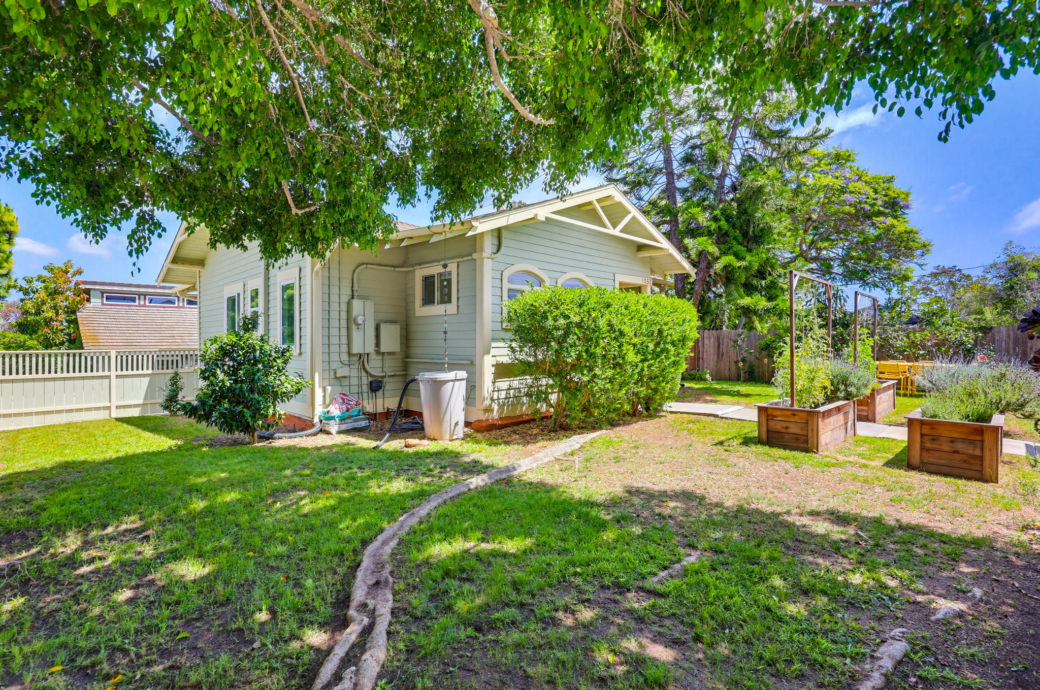 Virtual tour photo 9 of 73 for 1353 Edgemont St