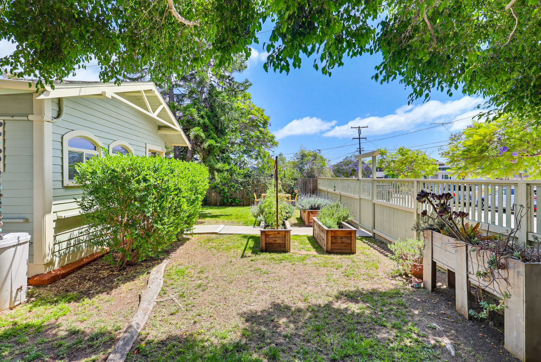 Virtual tour photo 10 of 73 for 1353 Edgemont St