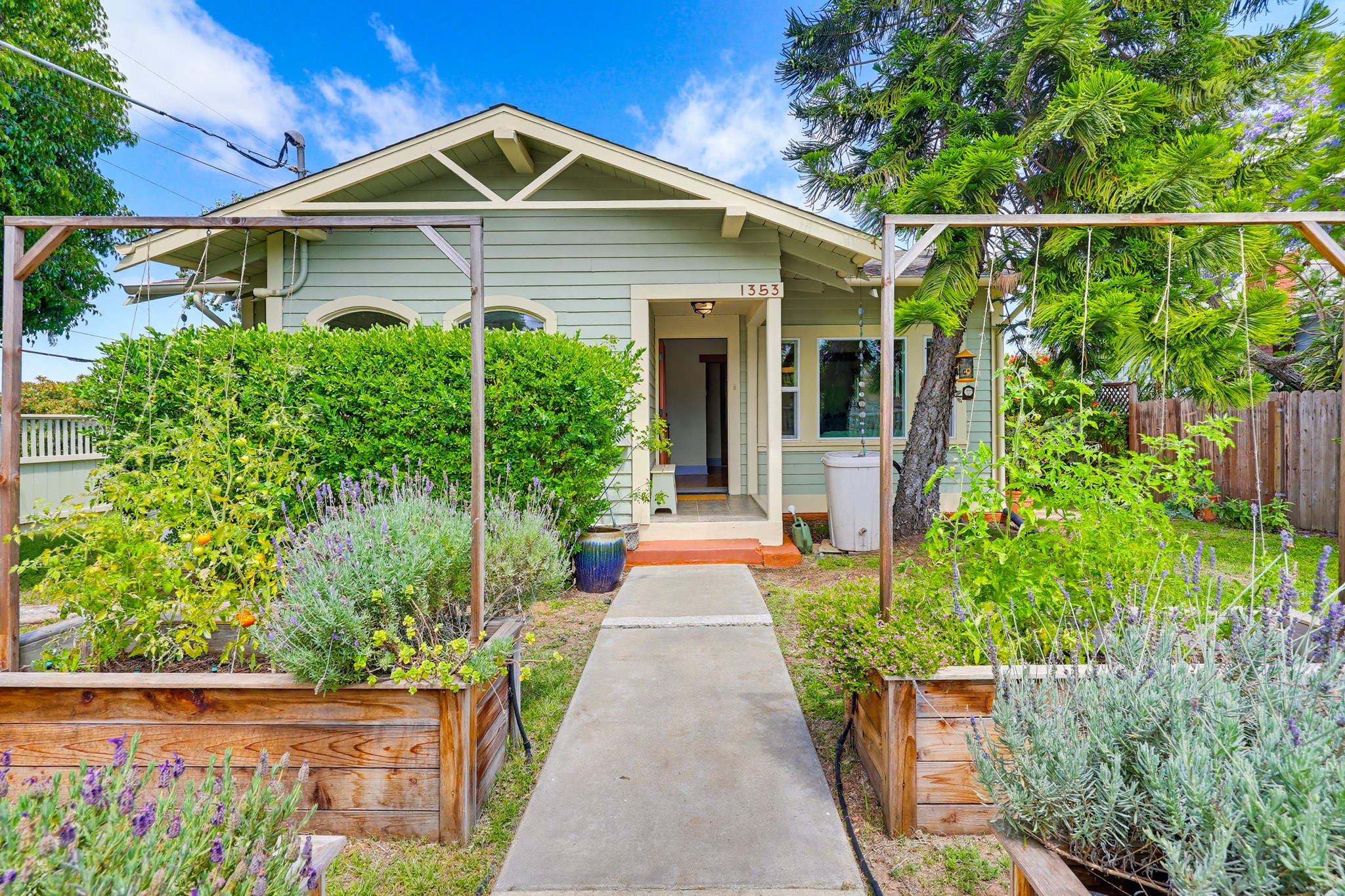 Virtual tour photo 11 of 73 for 1353 Edgemont St