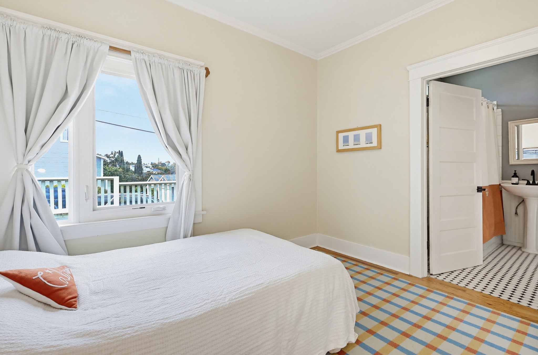 Virtual tour photo 48 of 73 for 1353 Edgemont St