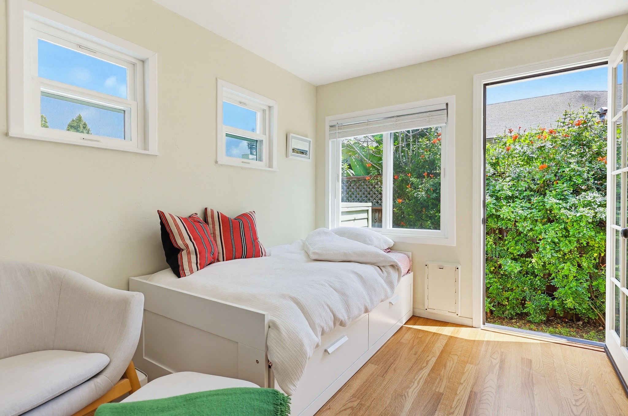 Virtual tour photo 52 of 73 for 1353 Edgemont St