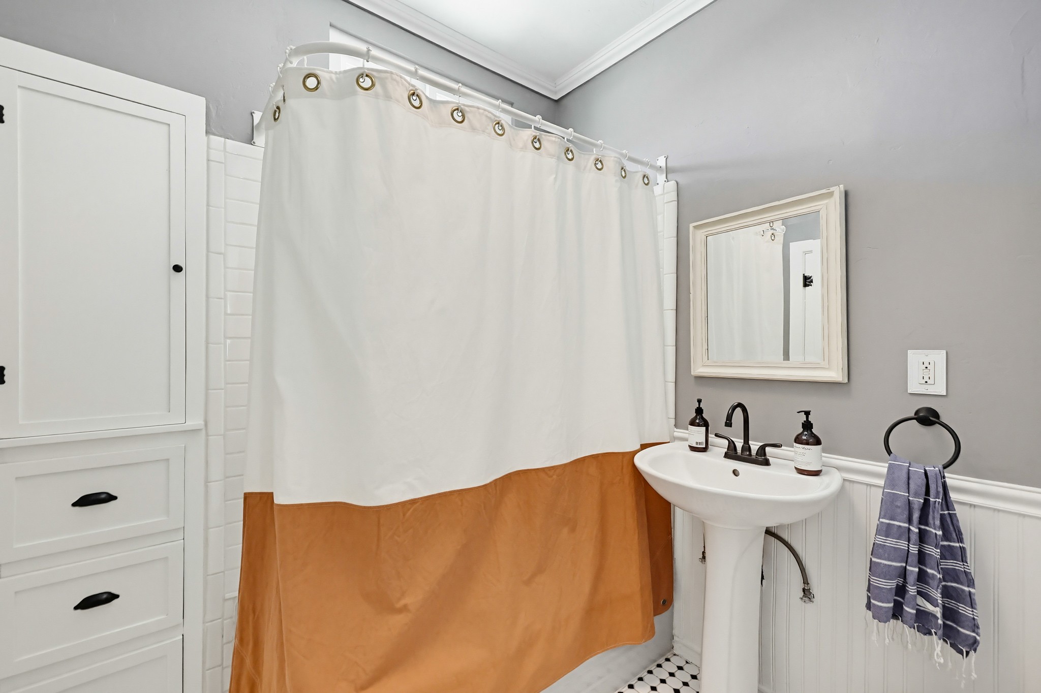 Virtual tour photo 54 of 73 for 1353 Edgemont St