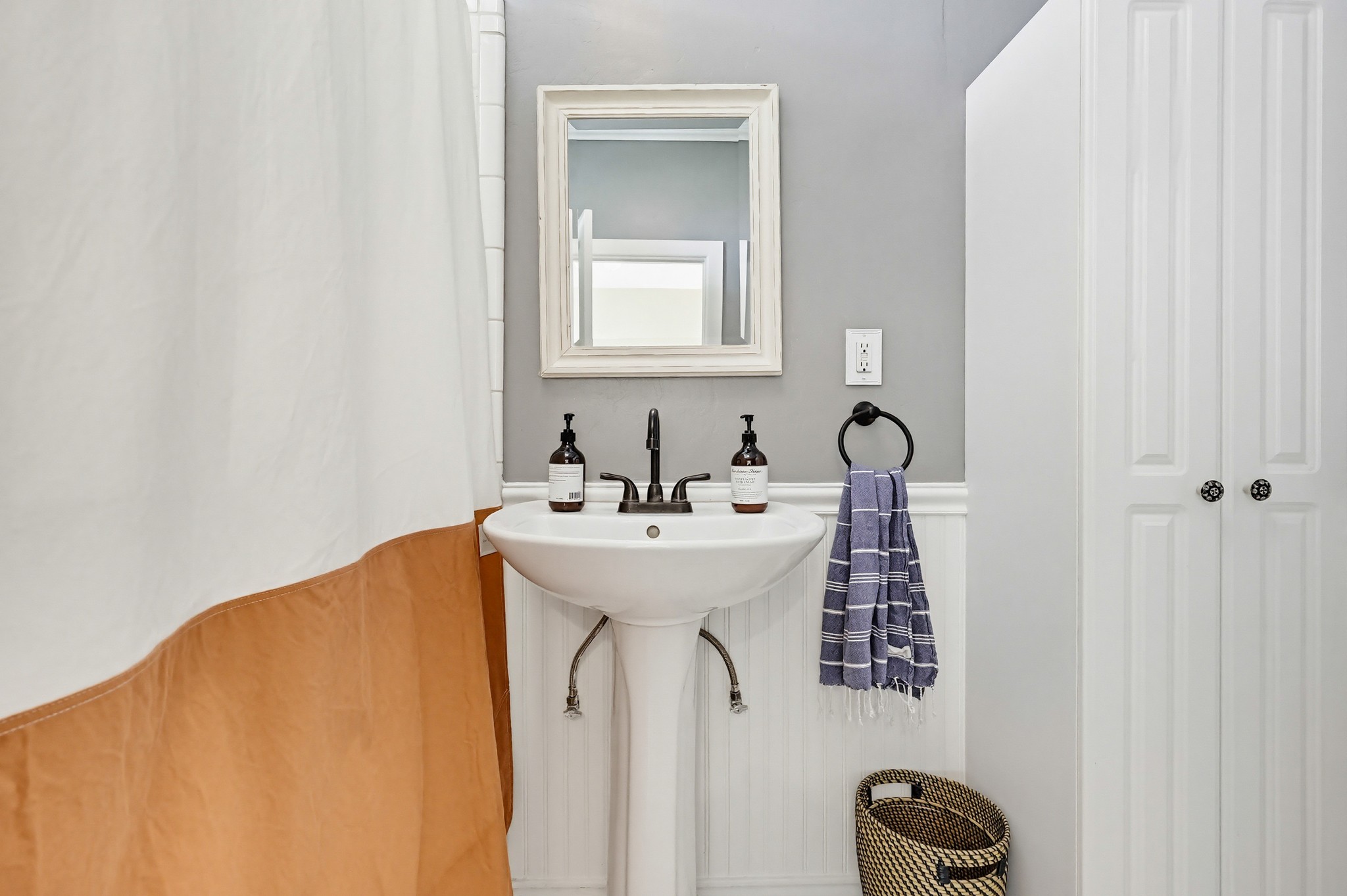 Virtual tour photo 55 of 73 for 1353 Edgemont St