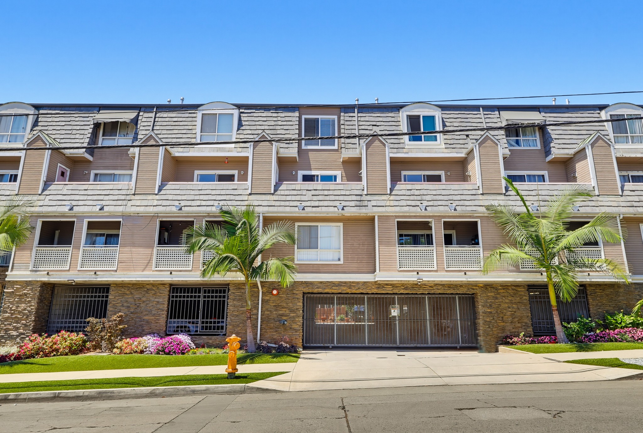 Virtual tour photo 3 of 63 for 1355 Loma Ave Apt 311
