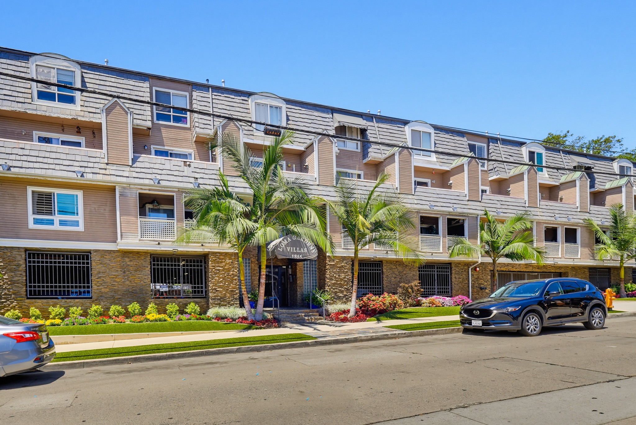 Virtual tour photo 4 of 63 for 1355 Loma Ave Apt 311