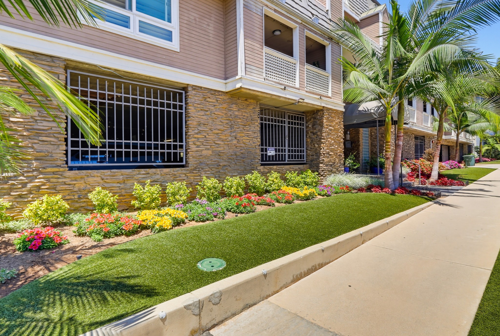 Virtual tour photo 5 of 63 for 1355 Loma Ave Apt 311