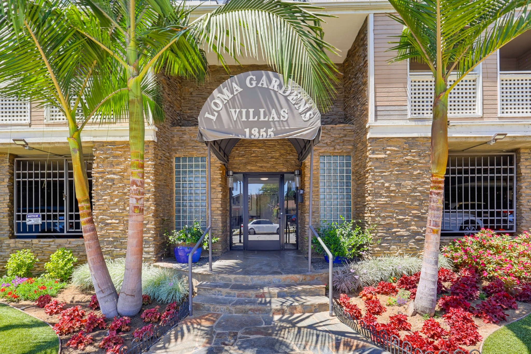 Virtual tour photo 6 of 63 for 1355 Loma Ave Apt 311