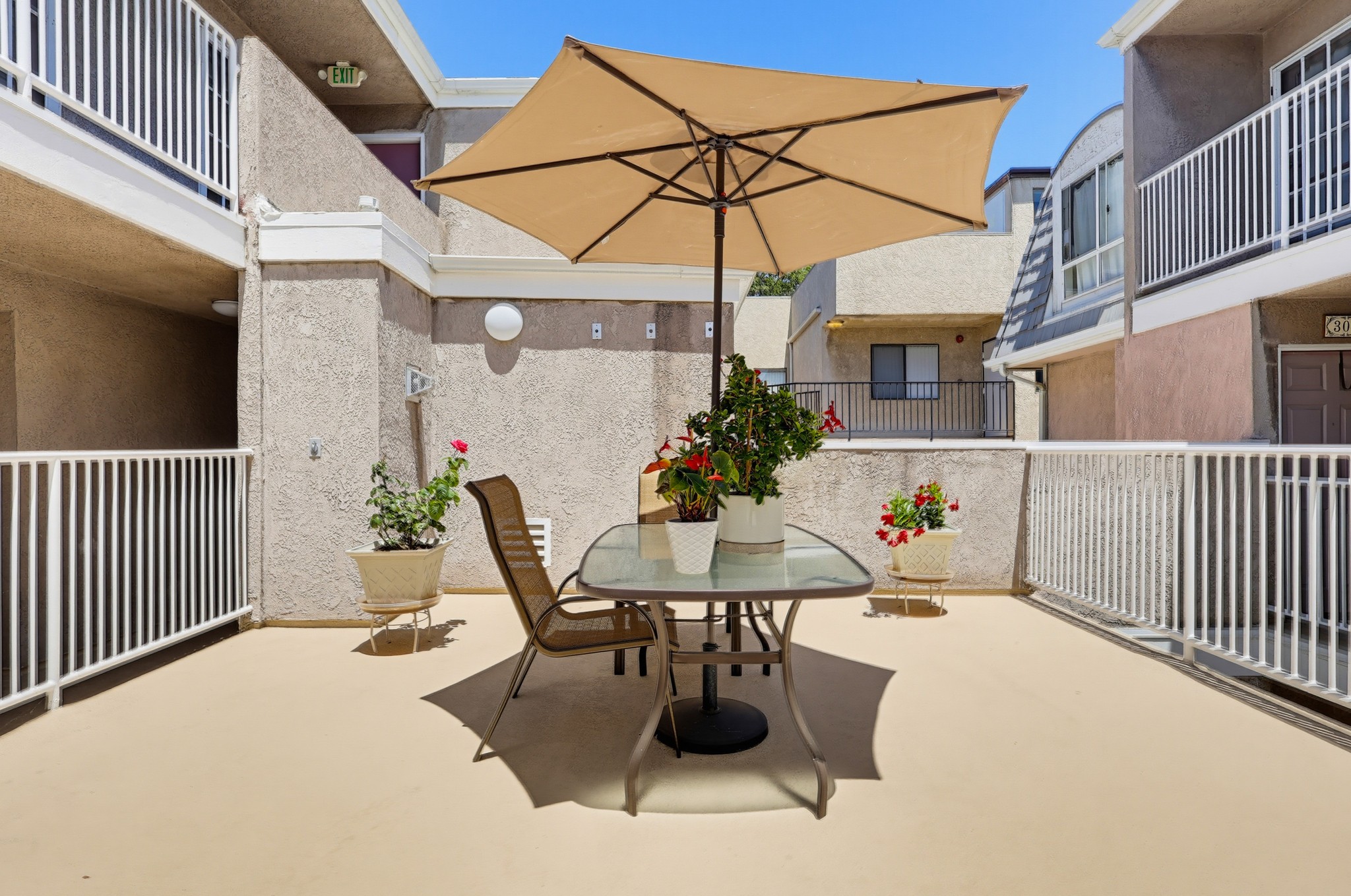 Virtual tour photo 10 of 63 for 1355 Loma Ave Apt 311