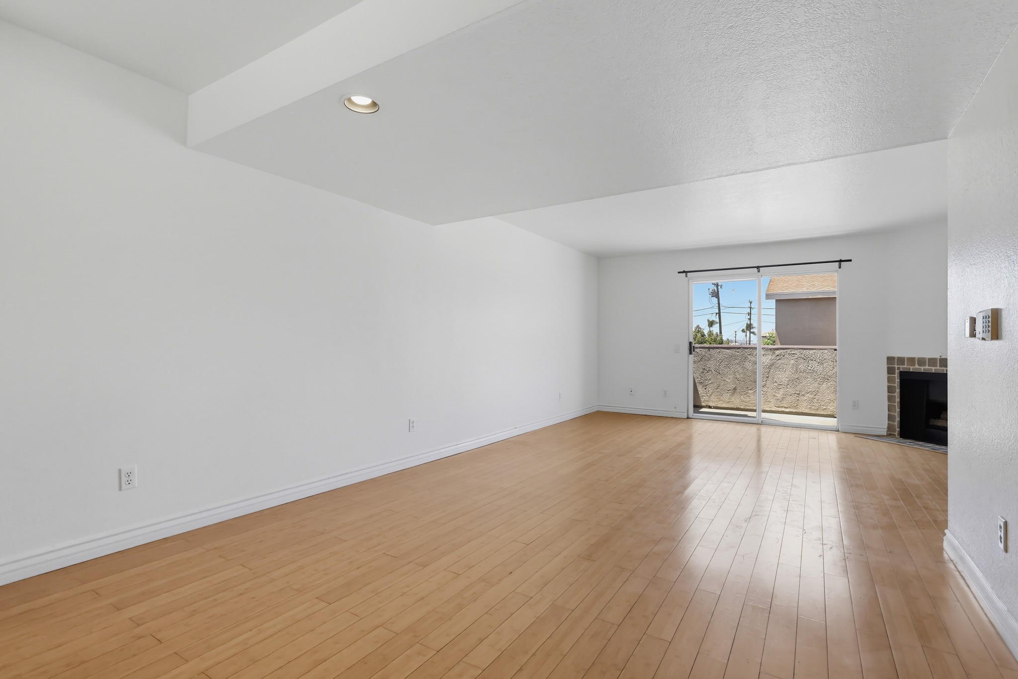 Virtual tour photo 19 of 63 for 1355 Loma Ave Apt 311