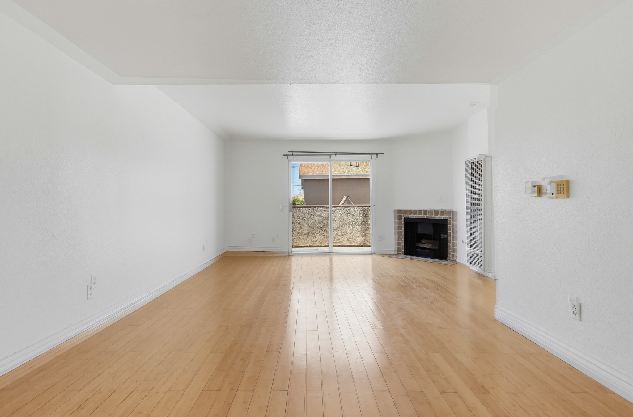 Virtual tour photo 20 of 63 for 1355 Loma Ave Apt 311