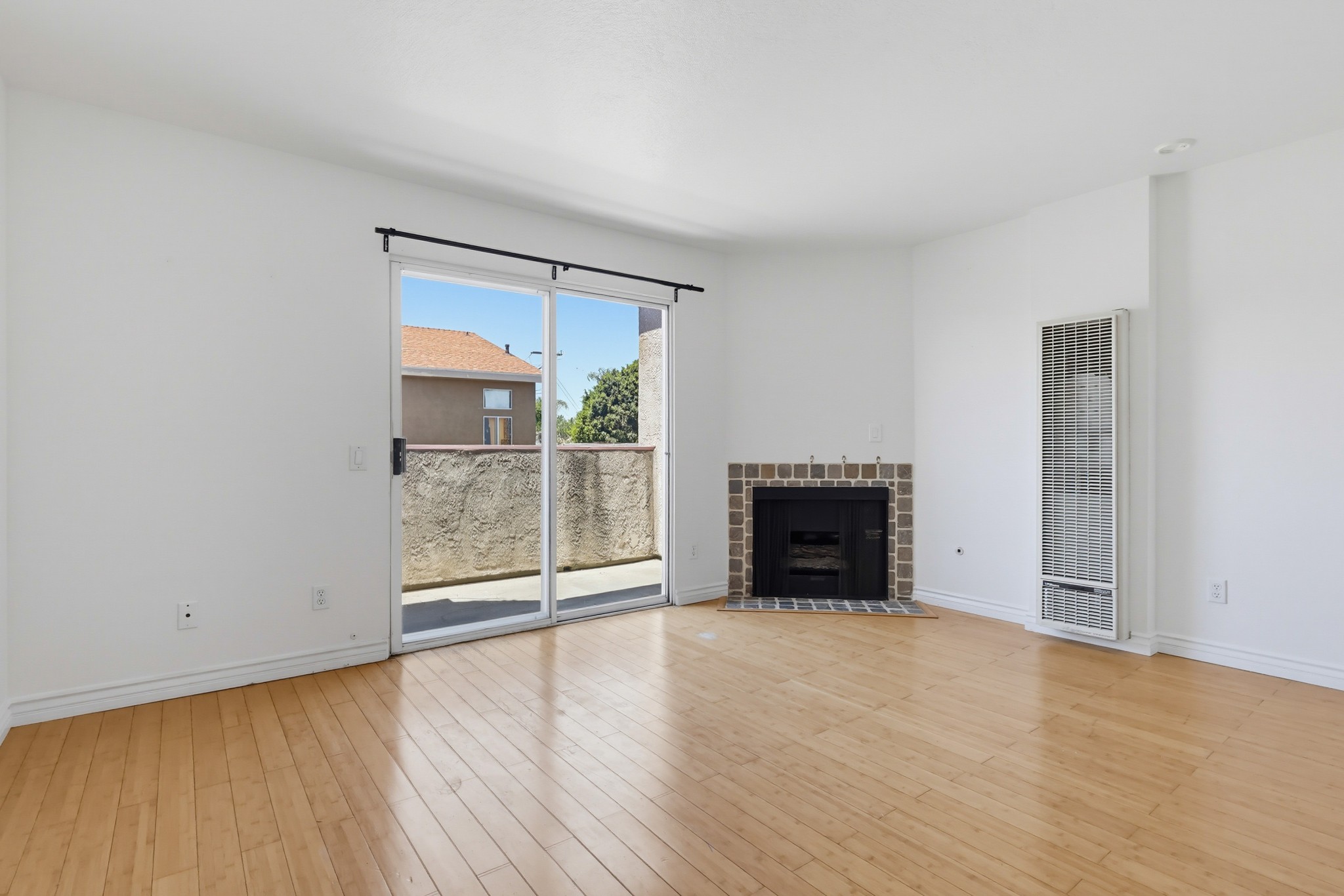 Virtual tour photo 22 of 63 for 1355 Loma Ave Apt 311