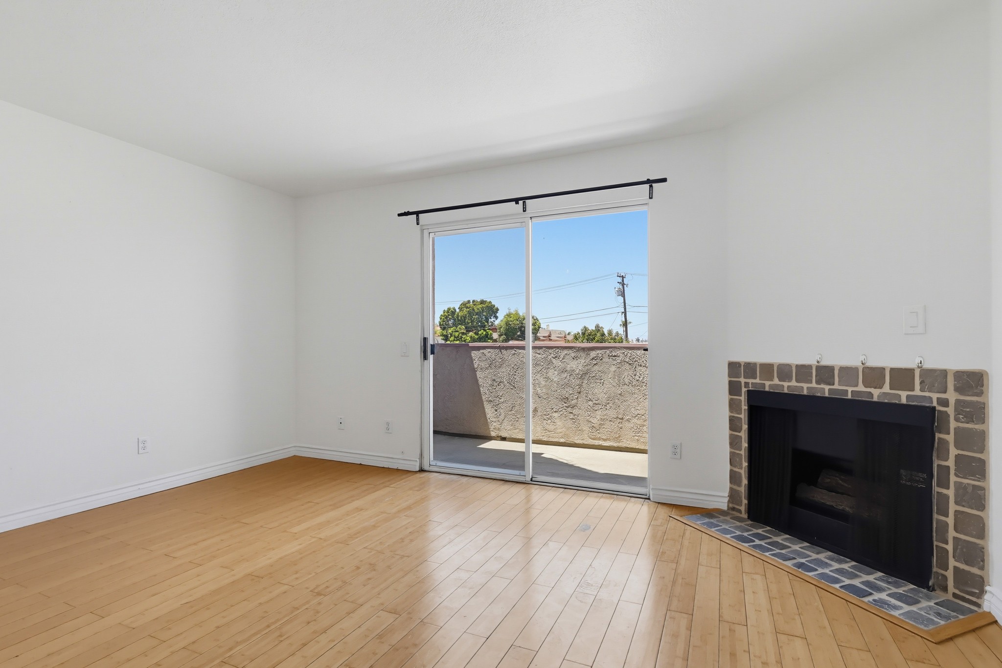 Virtual tour photo 23 of 63 for 1355 Loma Ave Apt 311