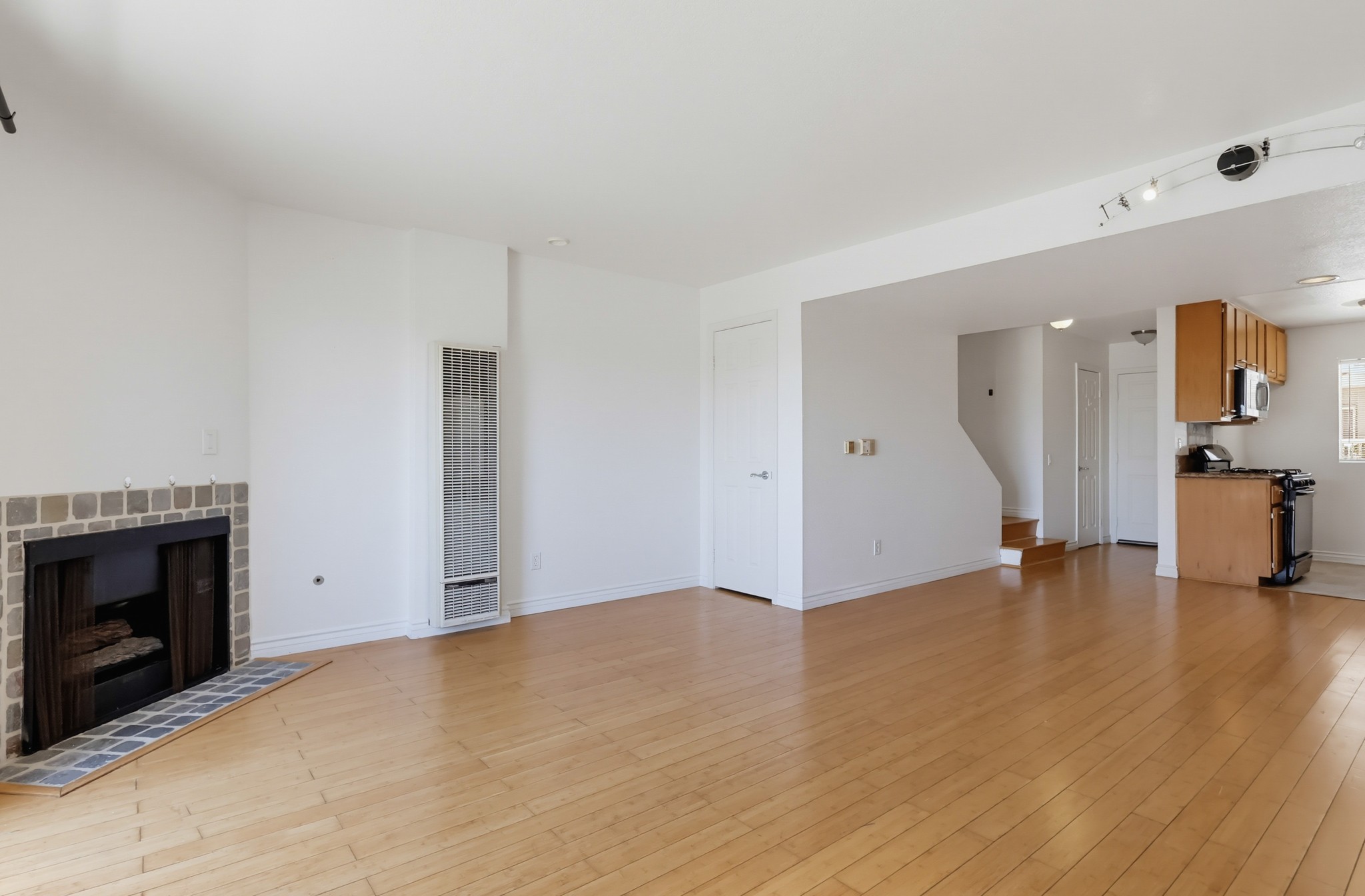 Virtual tour photo 24 of 63 for 1355 Loma Ave Apt 311