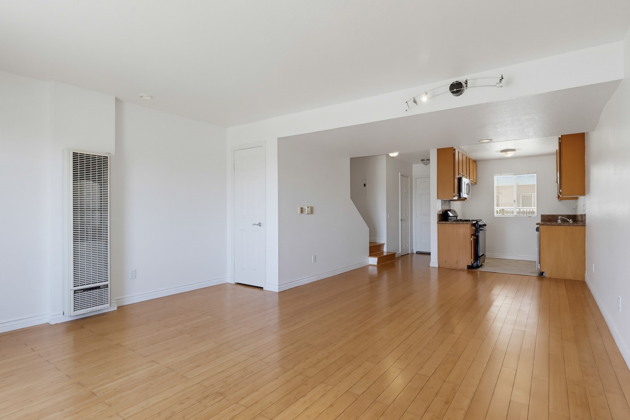 Virtual tour photo 25 of 63 for 1355 Loma Ave Apt 311