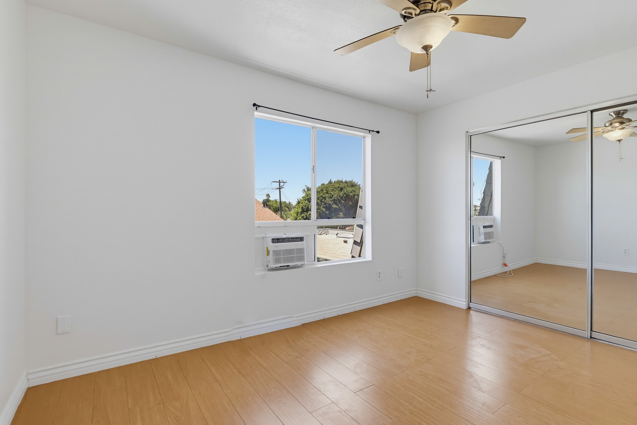 Virtual tour photo 48 of 63 for 1355 Loma Ave Apt 311