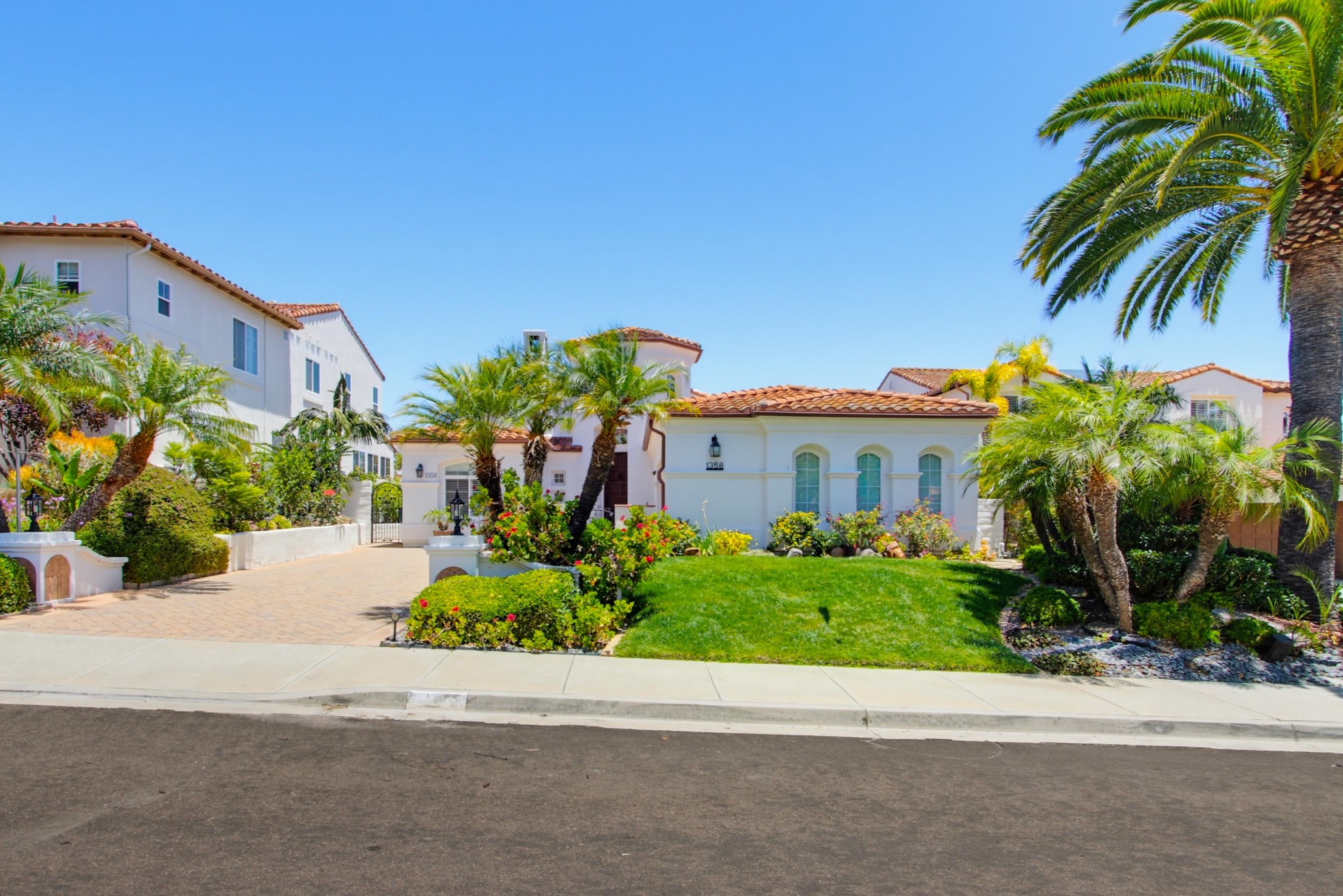 Virtual tour photo 4 of 91 for 1358 Cassins St