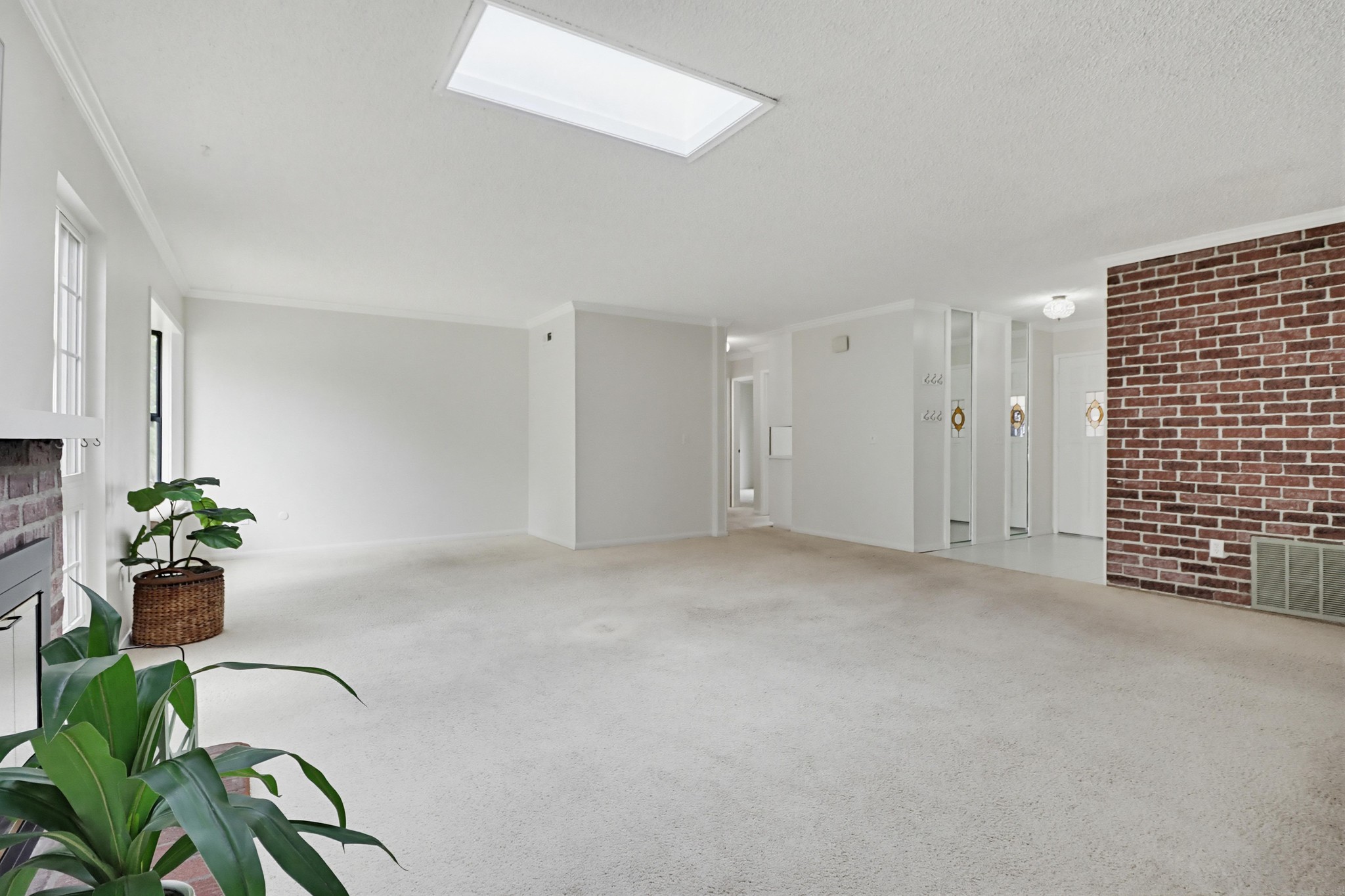 Virtual tour photo 13 of 63 for 1362 Saddleview Ct