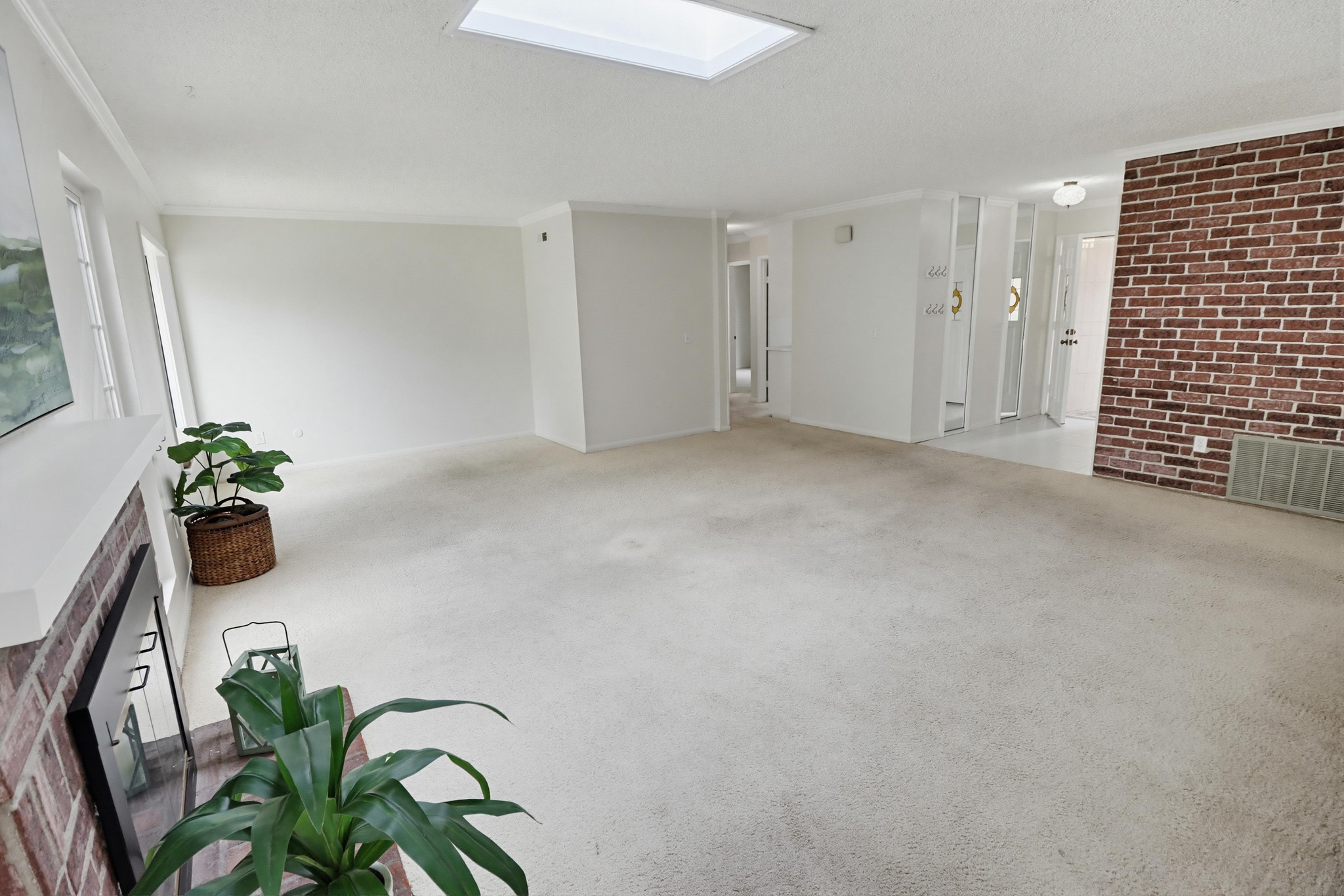Virtual tour photo 14 of 63 for 1362 Saddleview Ct