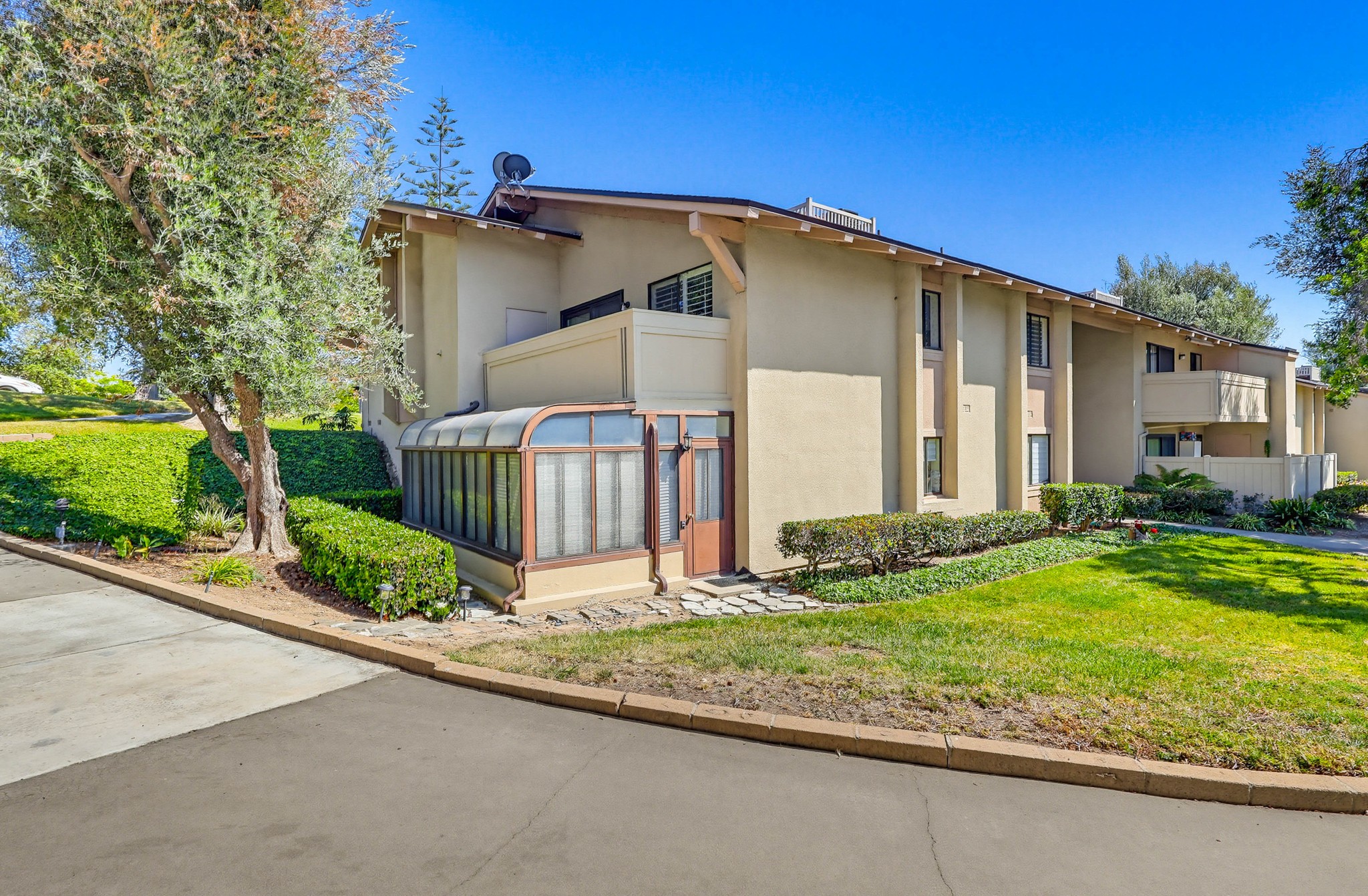 Virtual tour photo 3 of 68 for 13654 La Jolla Cir