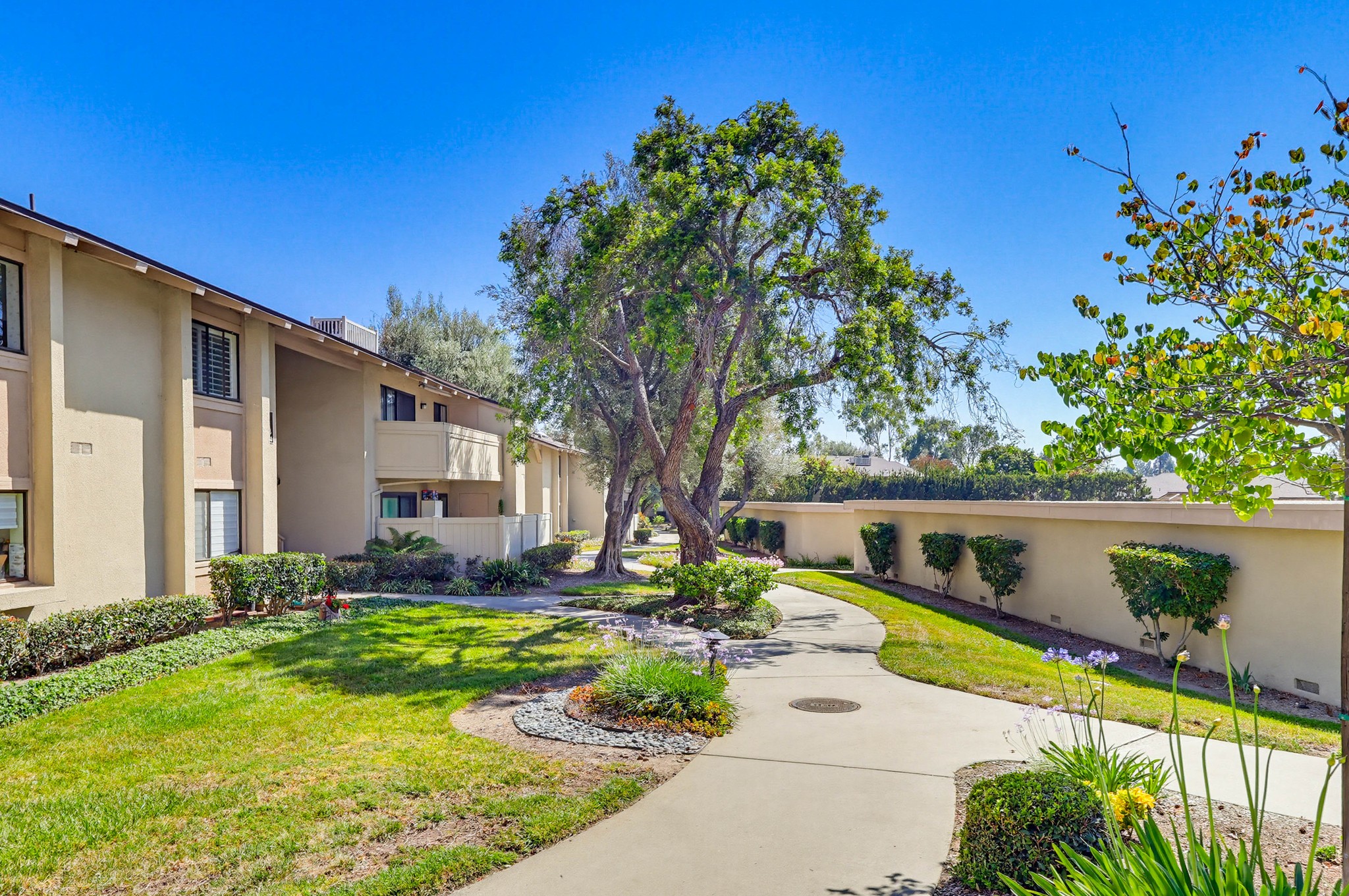 Virtual tour photo 5 of 68 for 13654 La Jolla Cir