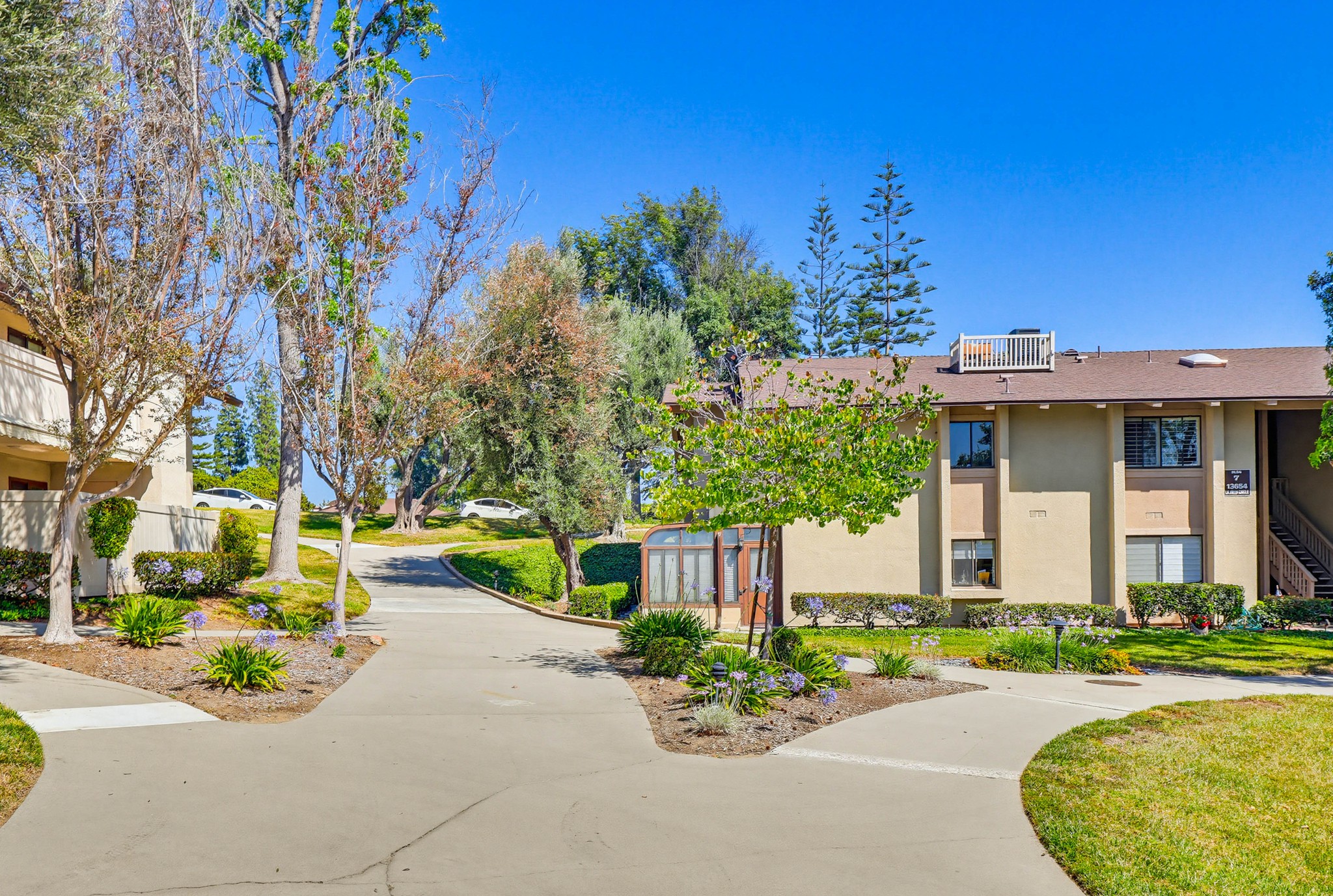 Virtual tour photo 6 of 68 for 13654 La Jolla Cir