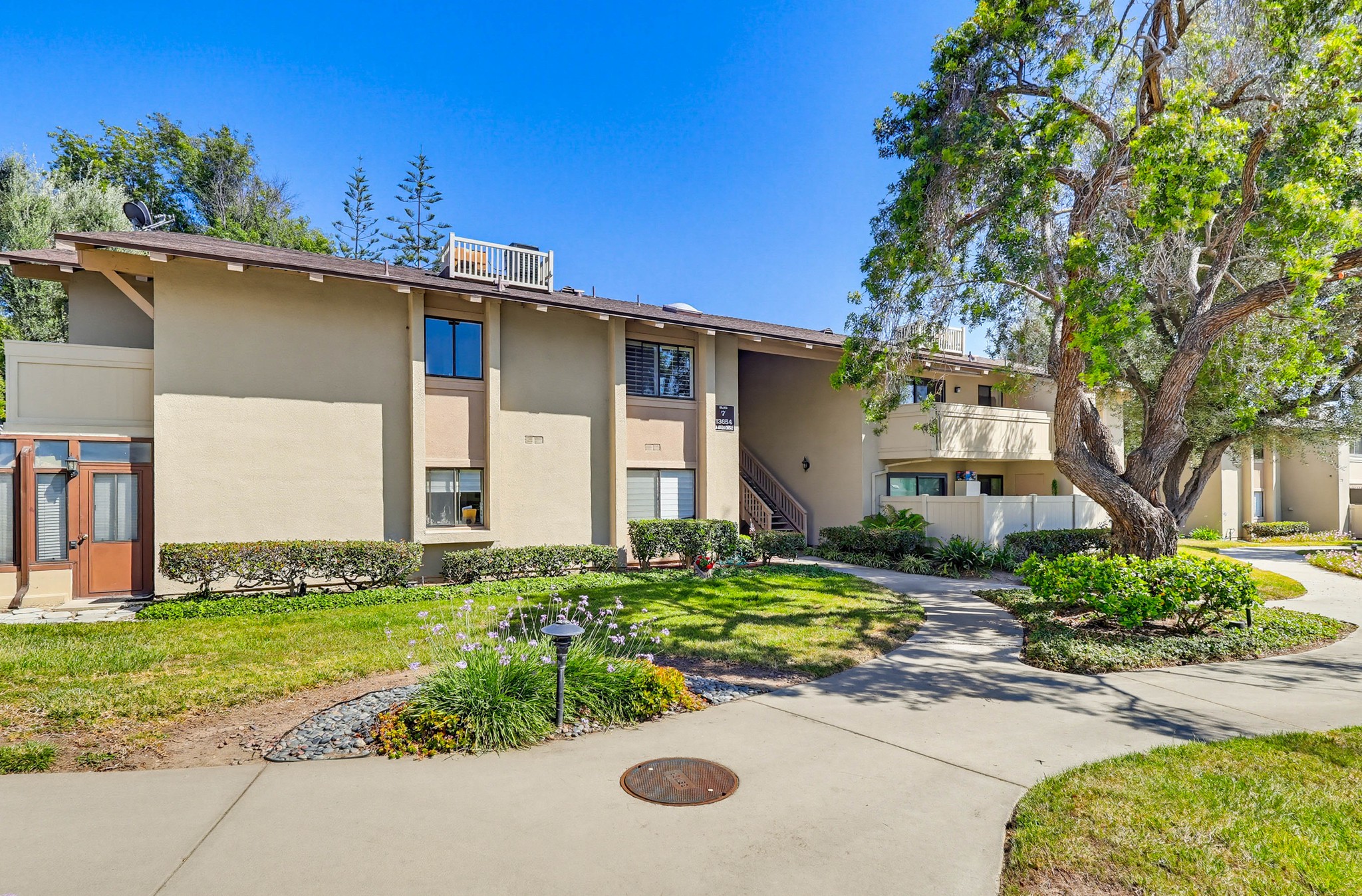 Virtual tour photo 7 of 68 for 13654 La Jolla Cir