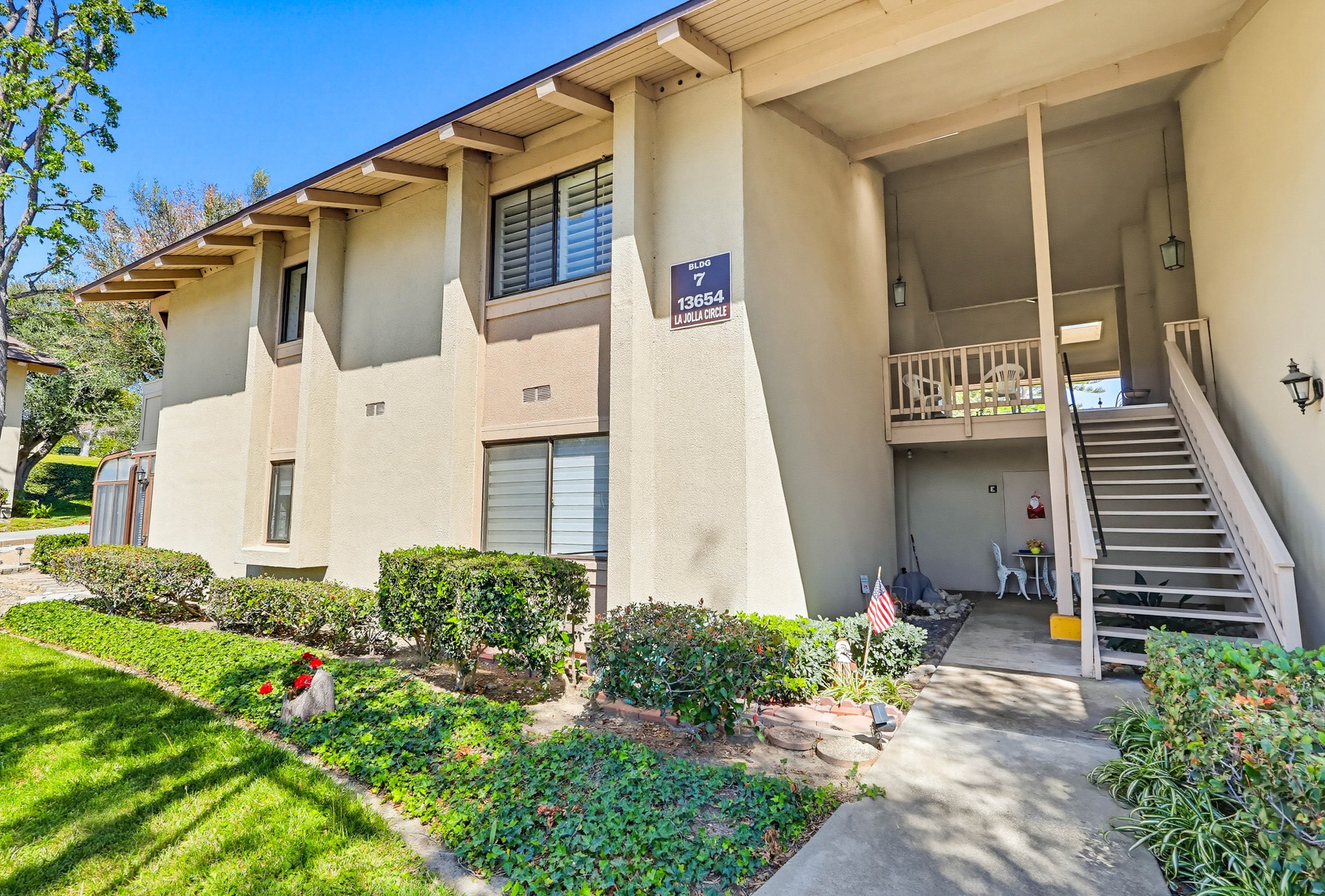 Virtual tour photo 9 of 68 for 13654 La Jolla Cir