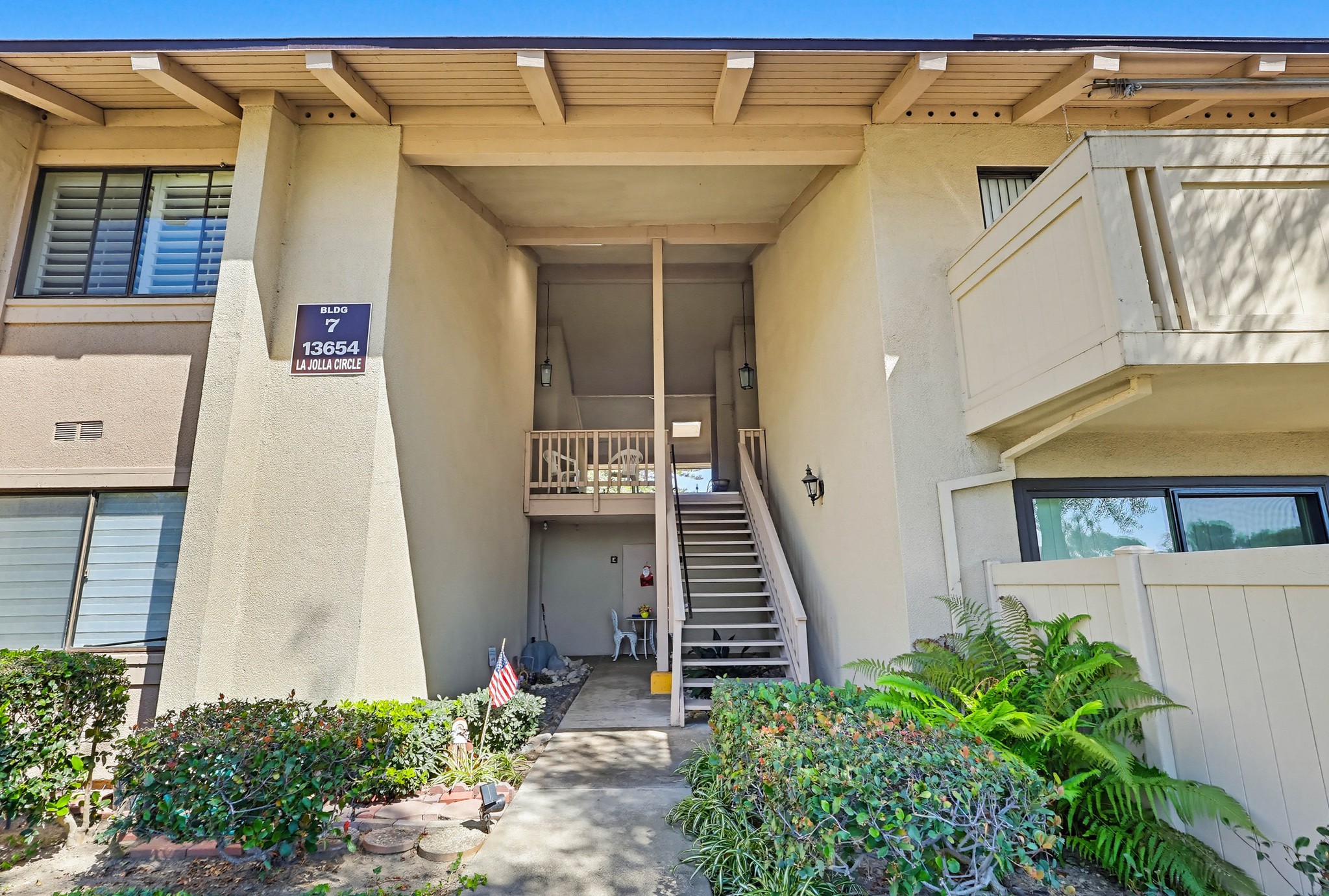 Virtual tour photo 10 of 68 for 13654 La Jolla Cir