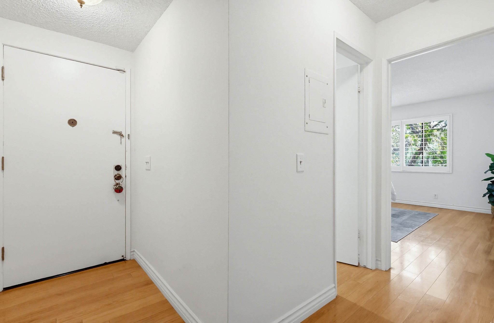 Virtual tour photo 15 of 68 for 13654 La Jolla Cir