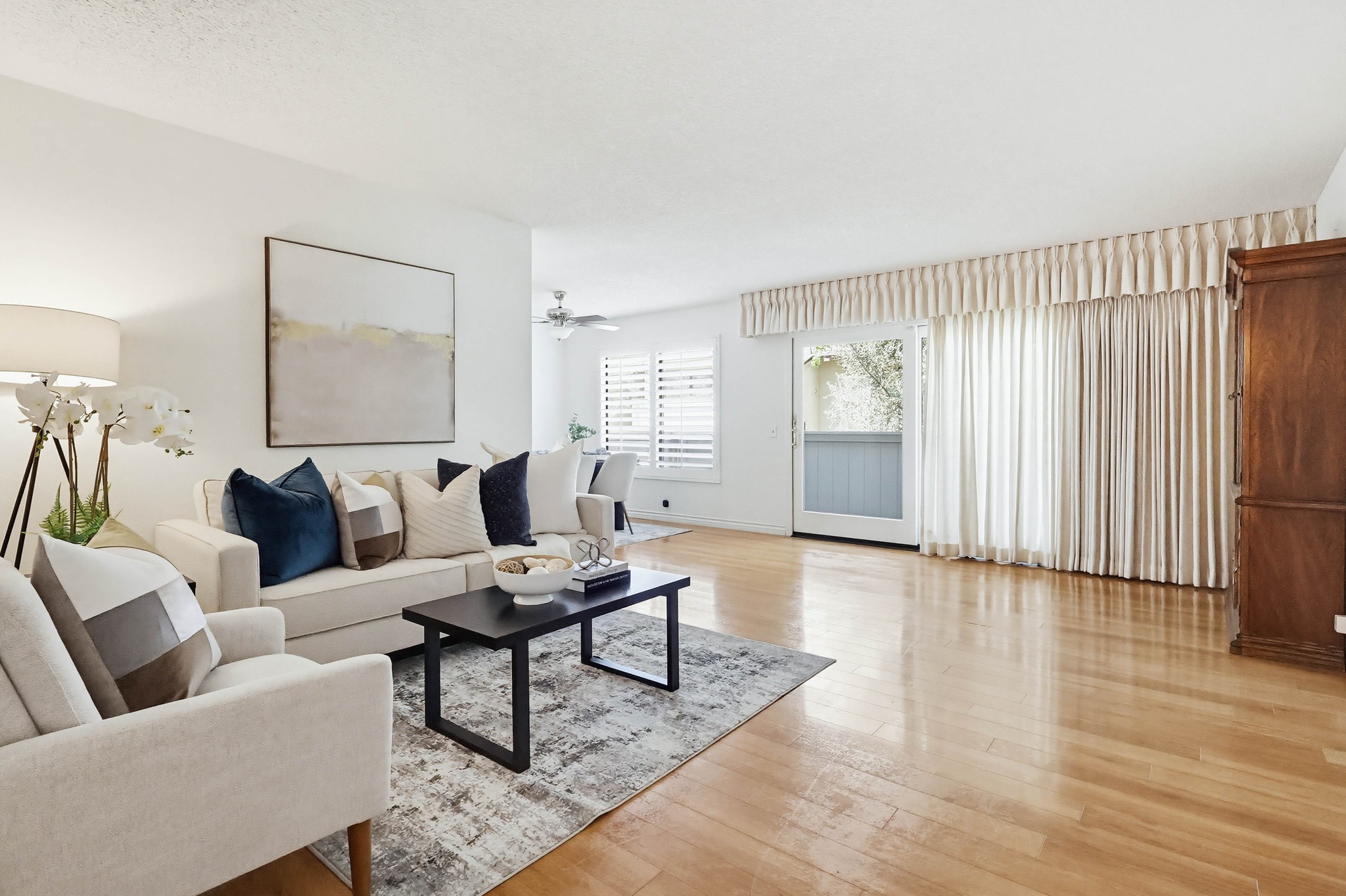 Virtual tour photo 17 of 68 for 13654 La Jolla Cir