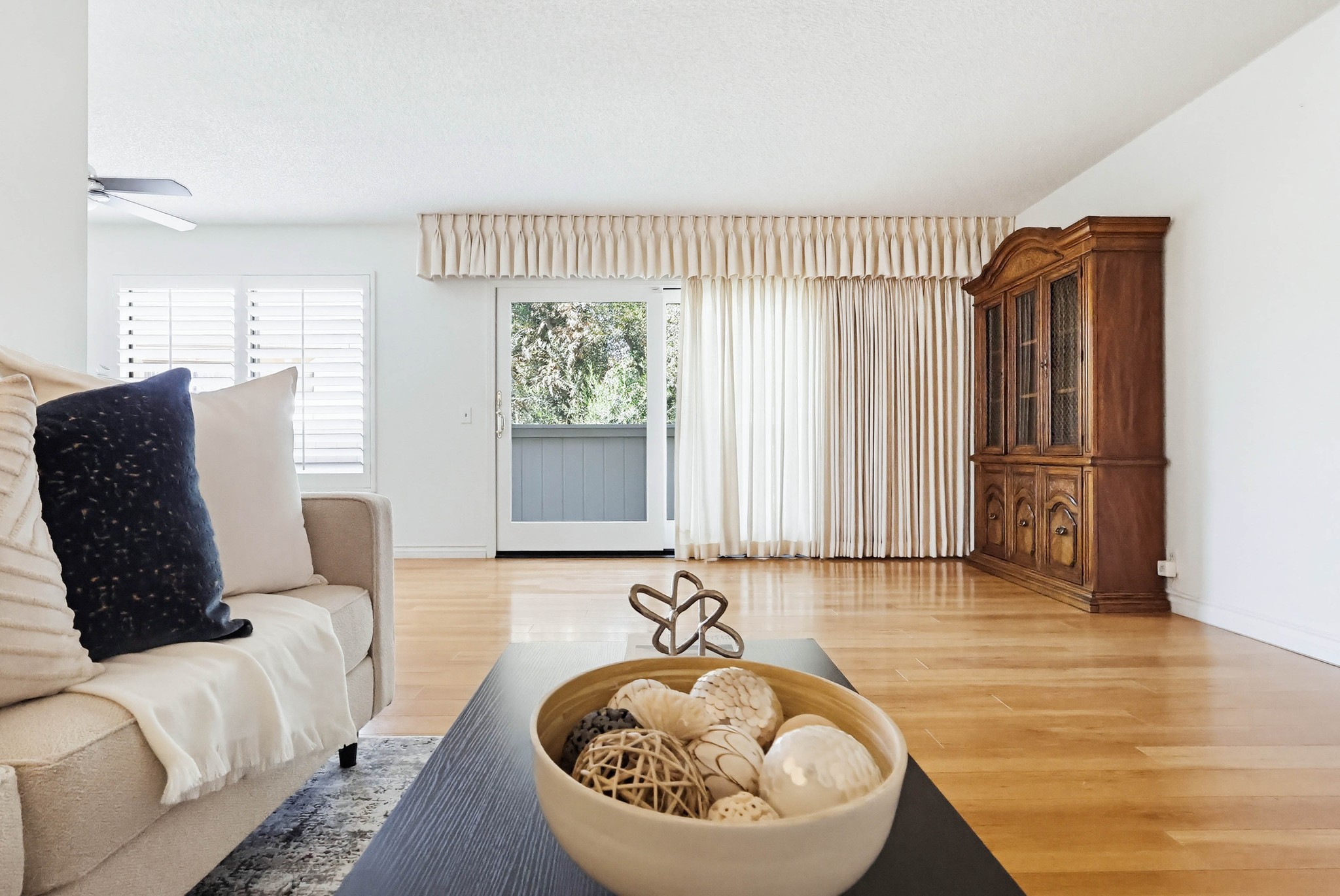 Virtual tour photo 18 of 68 for 13654 La Jolla Cir