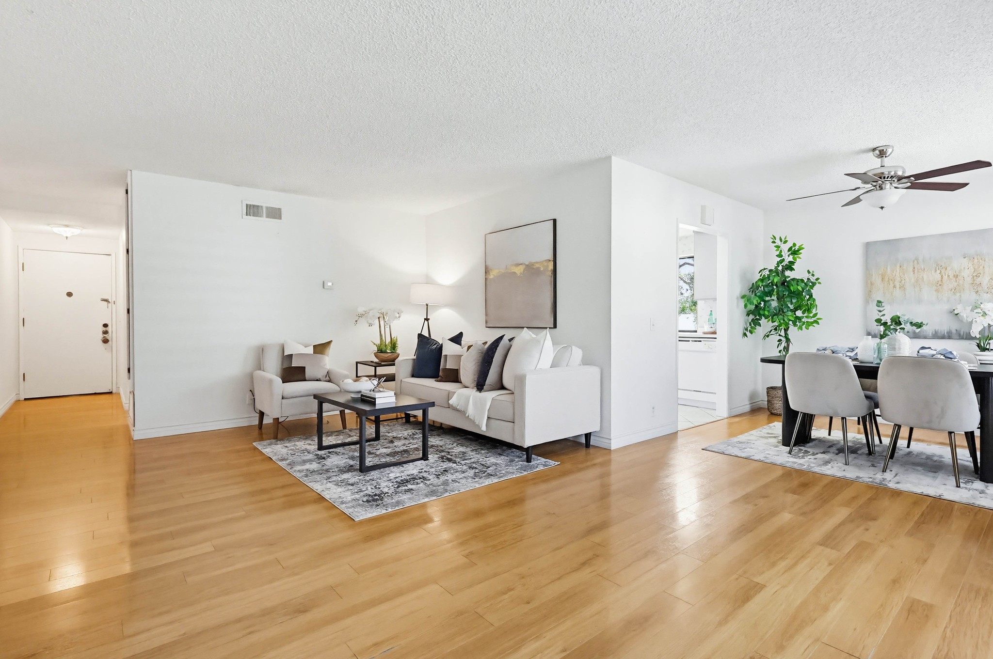 Virtual tour photo 24 of 68 for 13654 La Jolla Cir