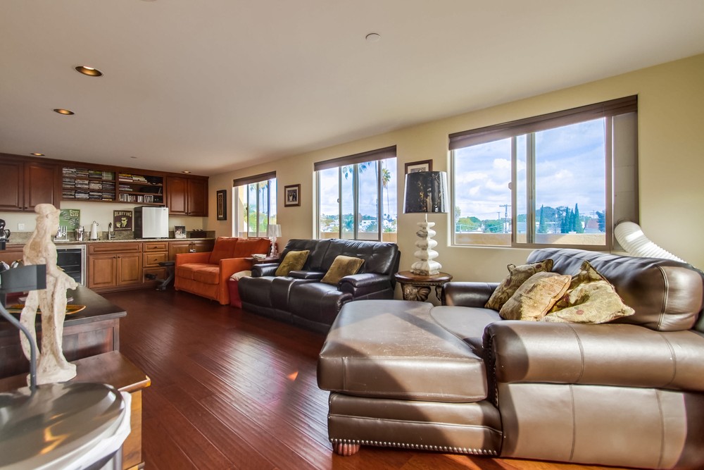 Virtual tour photo 8 of 70 for 1372 Oliver Ave