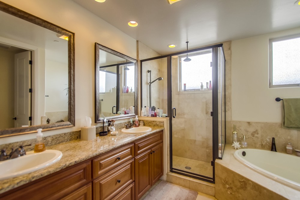 Virtual tour photo 37 of 70 for 1372 Oliver Ave