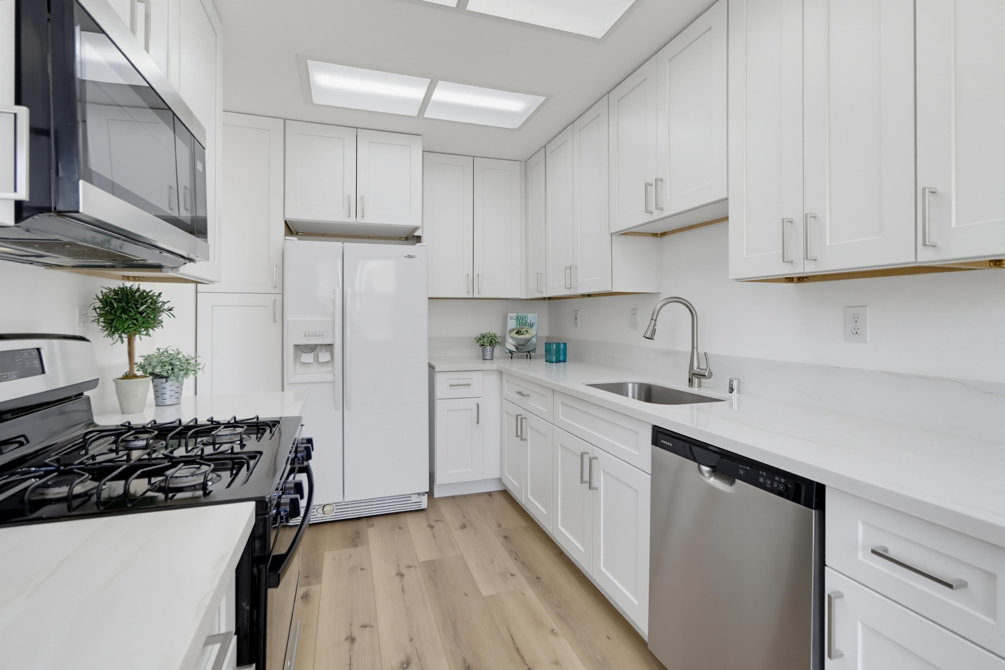 Virtual tour photo 10 of 28 for 1380 Callejon Andalusia Unit 13